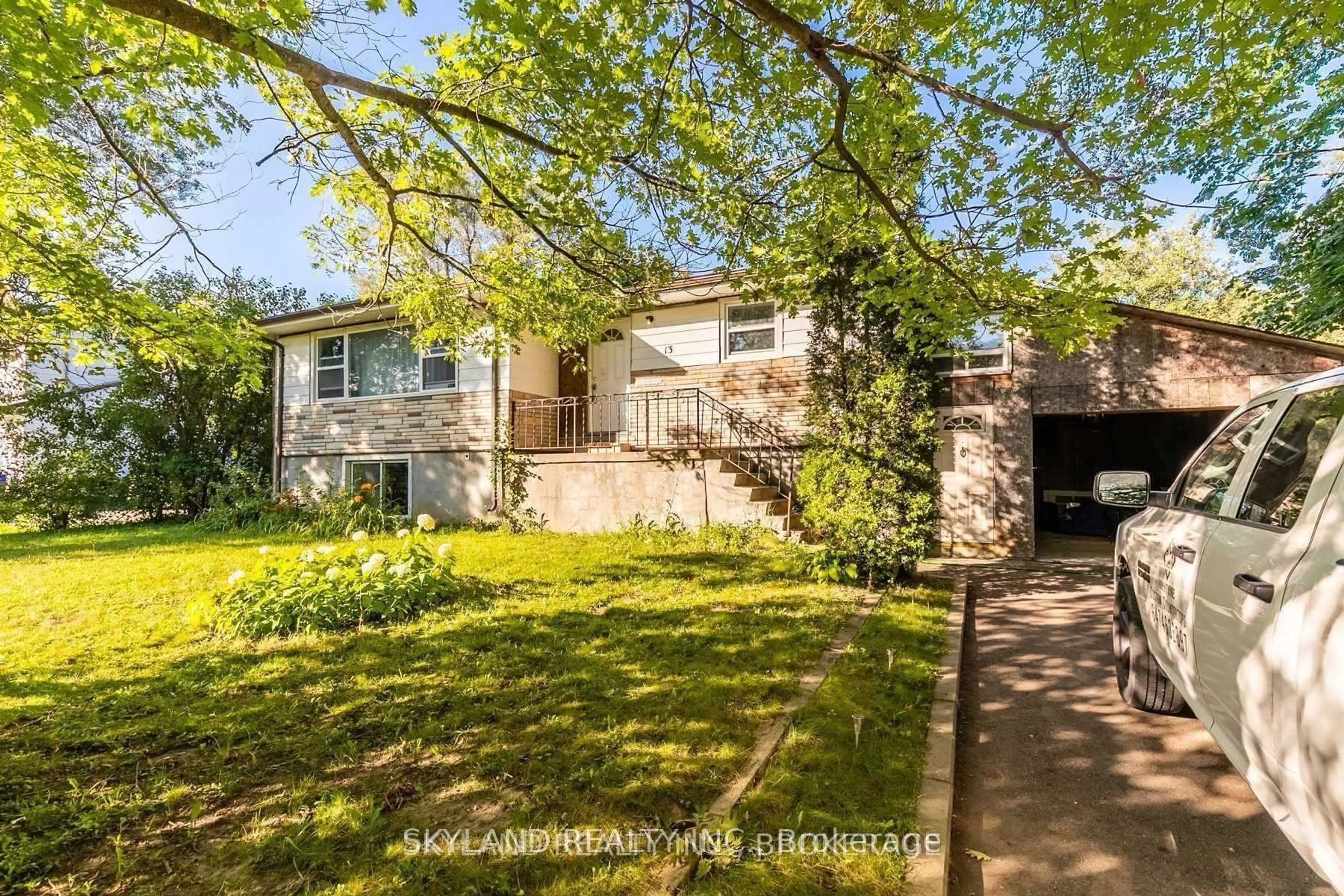 A pic from outside/outdoor area/front of a property/back of a property/a pic from drone, street for 13 Schomberg Rd, Richmond Hill Ontario L4E 2T7