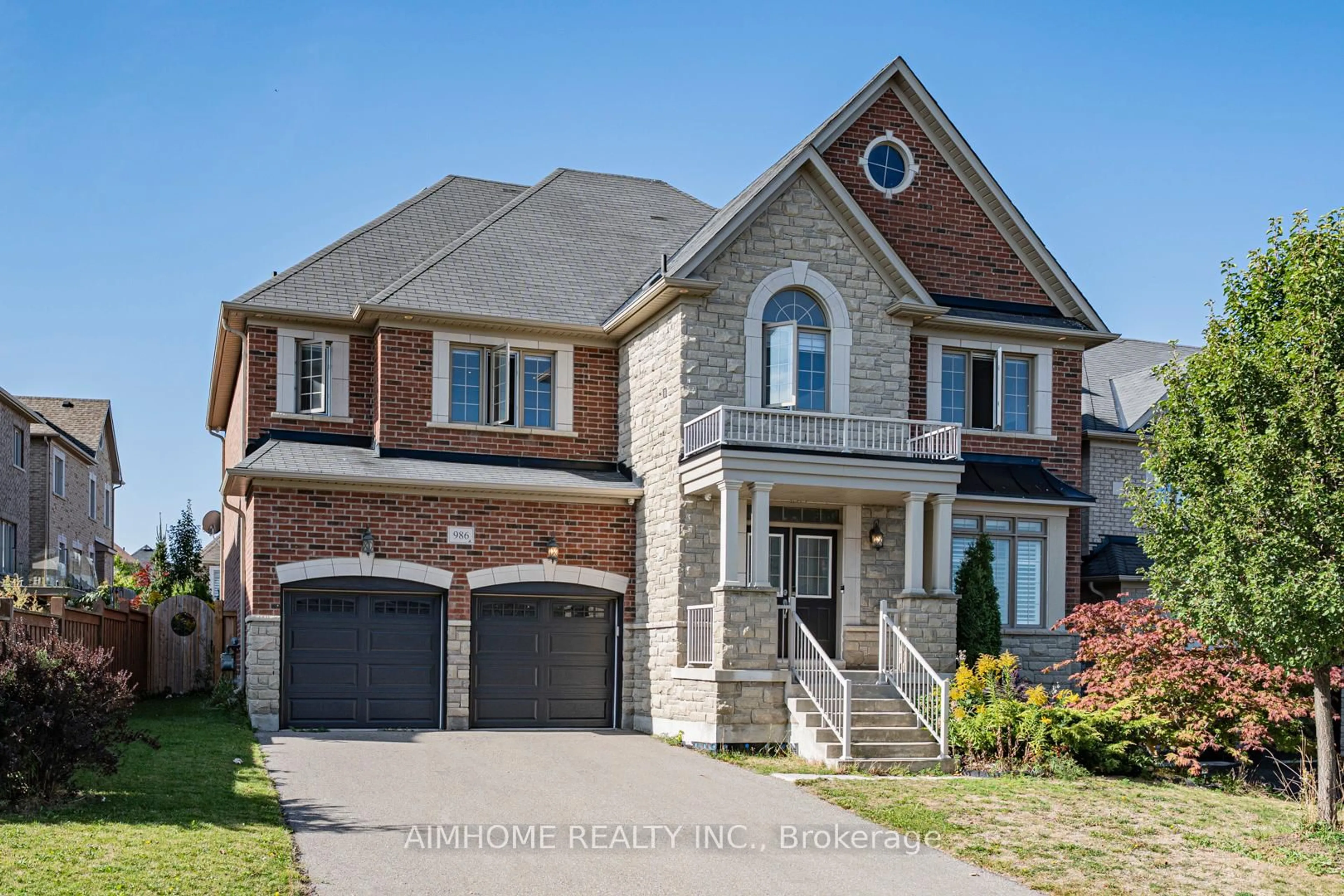 Home with brick exterior material, street for 986 Wilbur Pipher Circ, Newmarket Ontario L3X 0G5