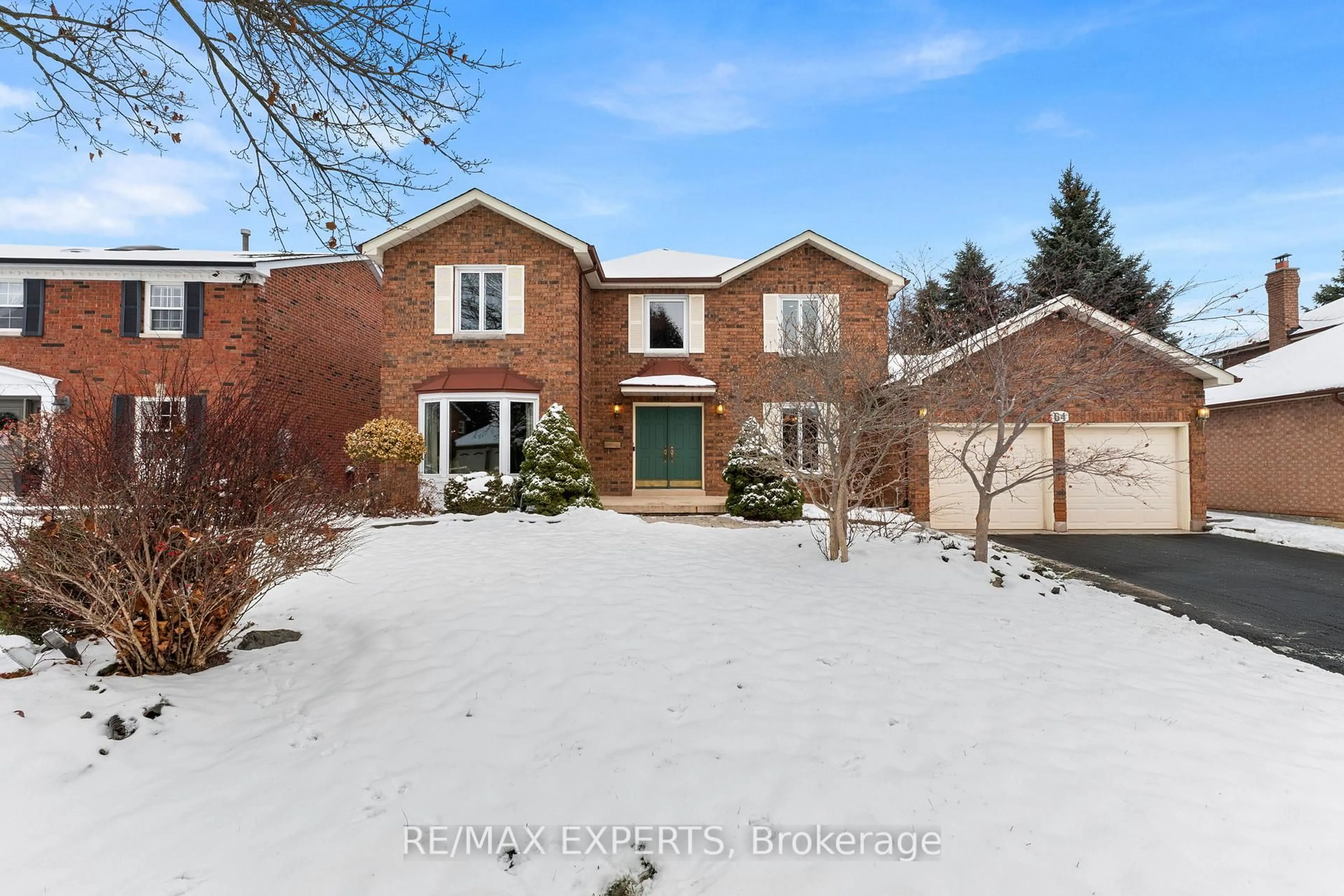 A pic from outside/outdoor area/front of a property/back of a property/a pic from drone, street for 64 Craigleith Cres, Richmond Hill Ontario L4E 2S4