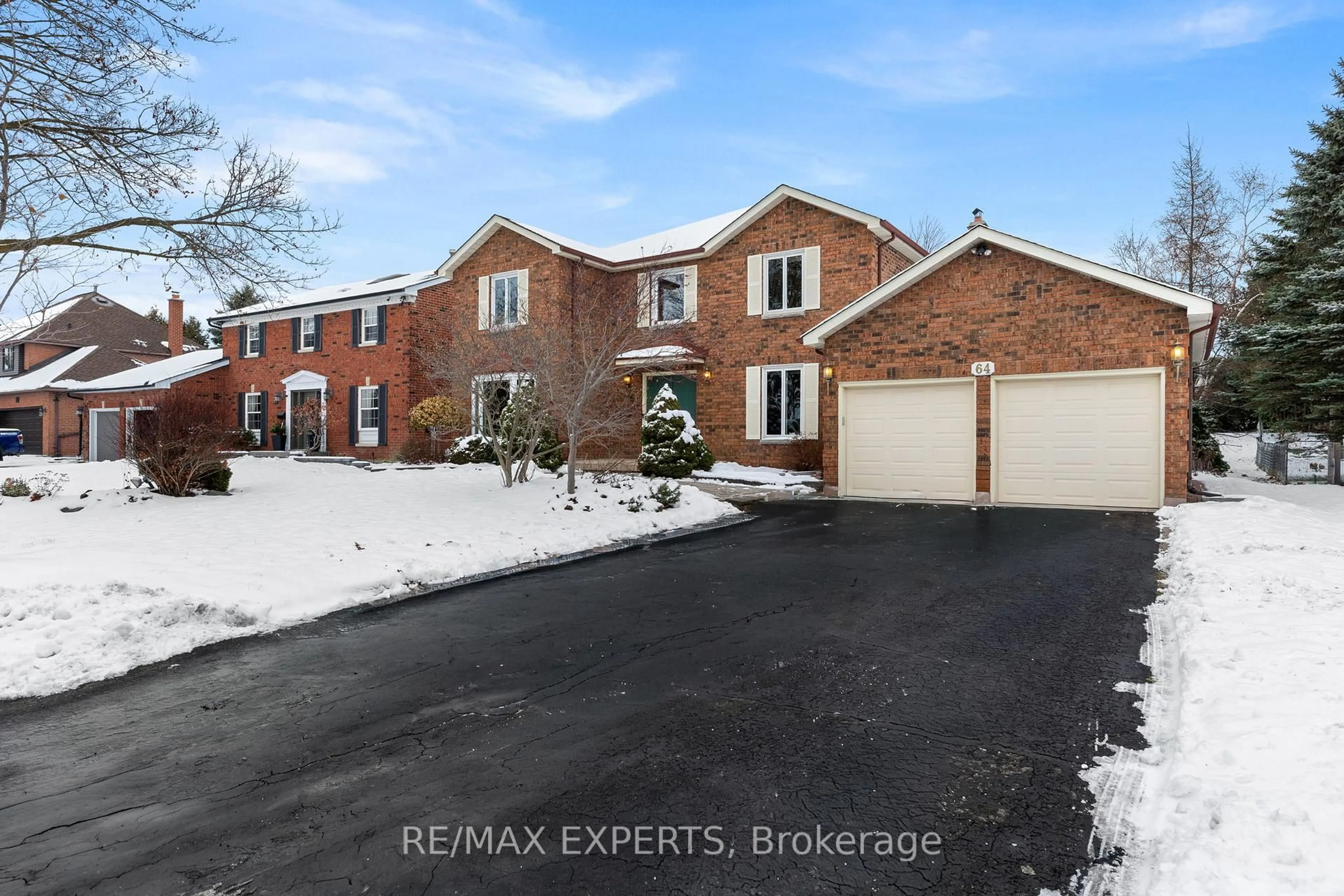 A pic from outside/outdoor area/front of a property/back of a property/a pic from drone, street for 64 Craigleith Cres, Richmond Hill Ontario L4E 2S4