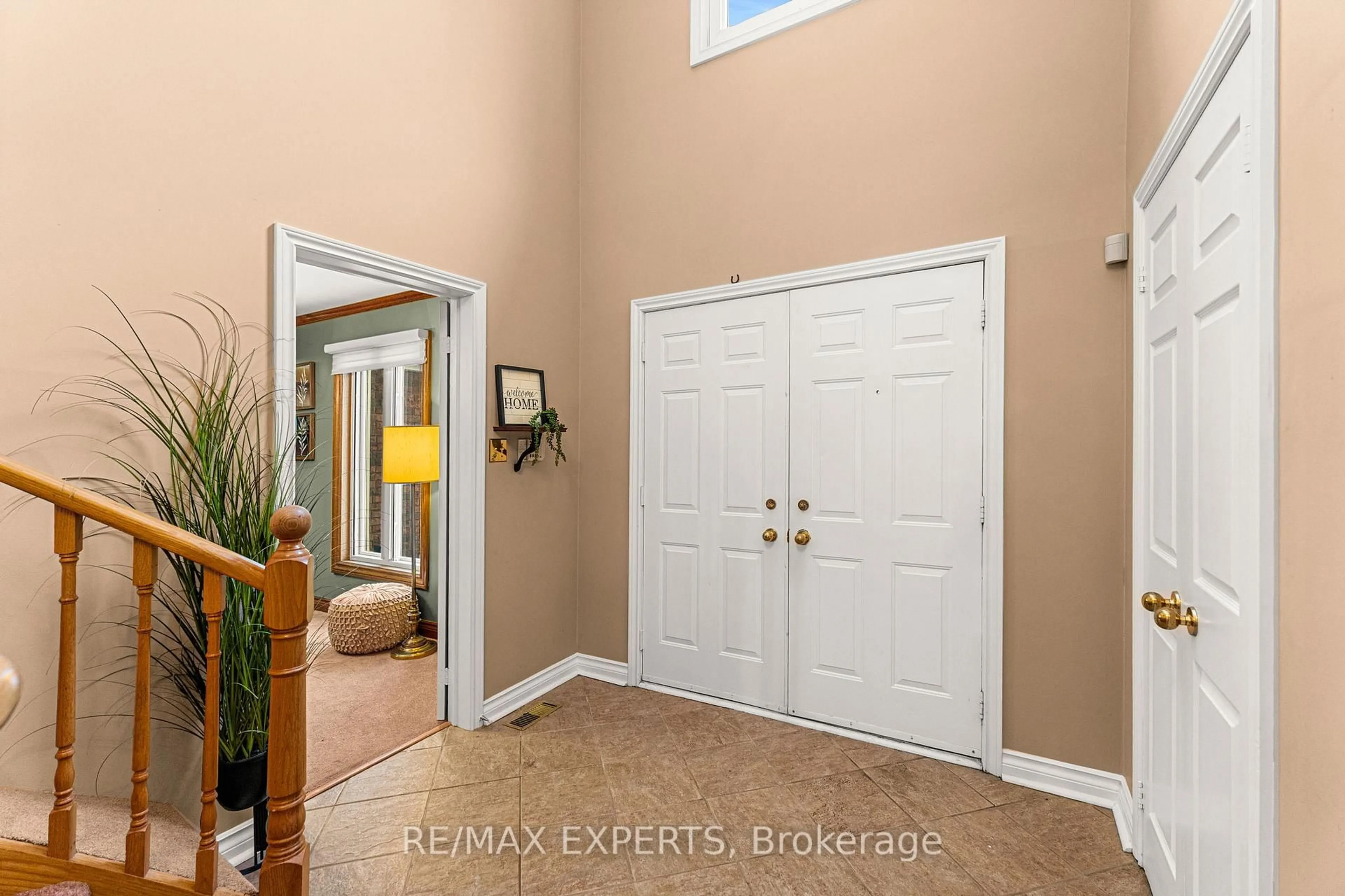 Indoor entryway for 64 Craigleith Cres, Richmond Hill Ontario L4E 2S4