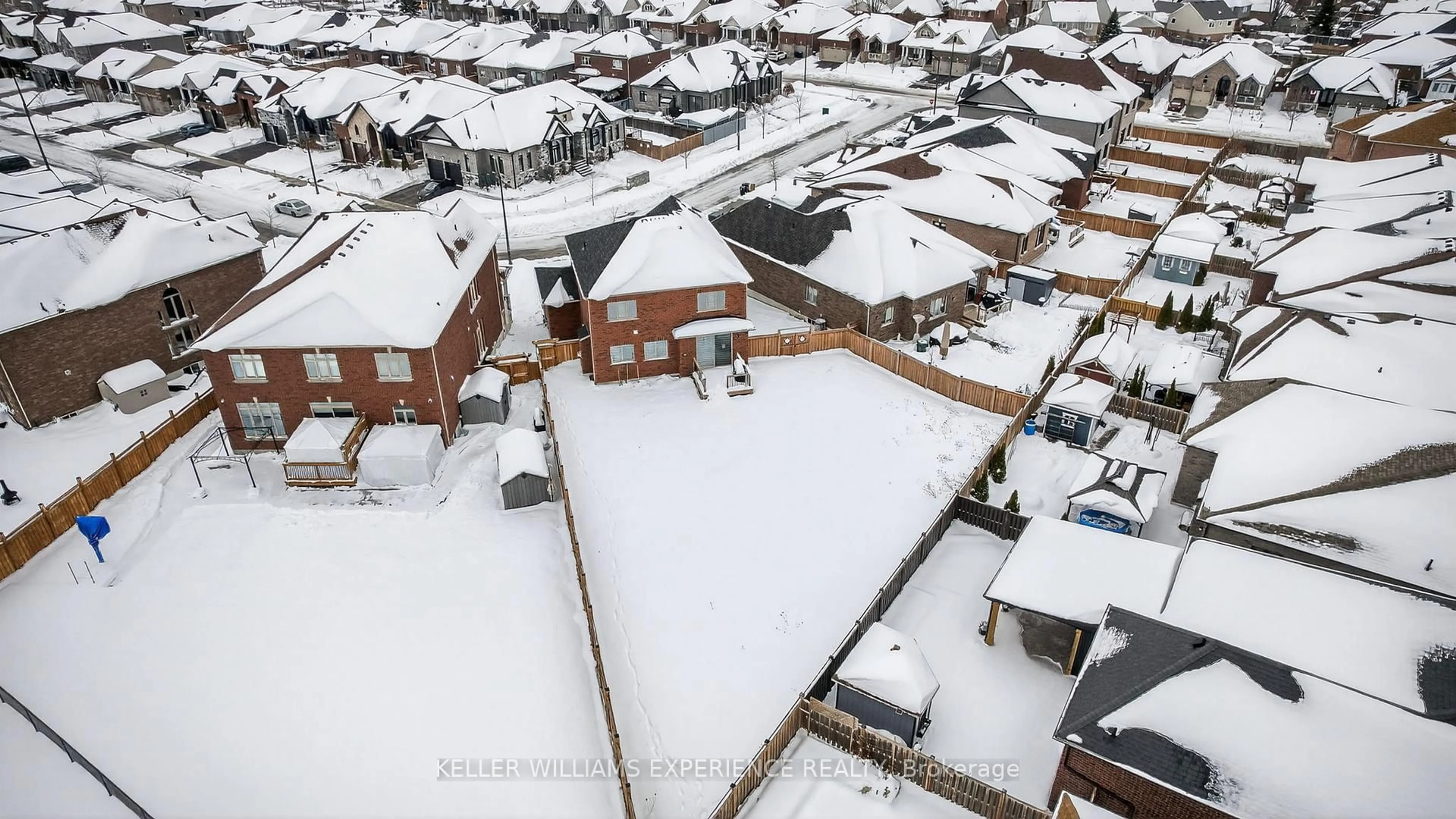 A pic from outside/outdoor area/front of a property/back of a property/a pic from drone, street for 1606 Rizzardo Cres, Innisfil Ontario L9S 0L7