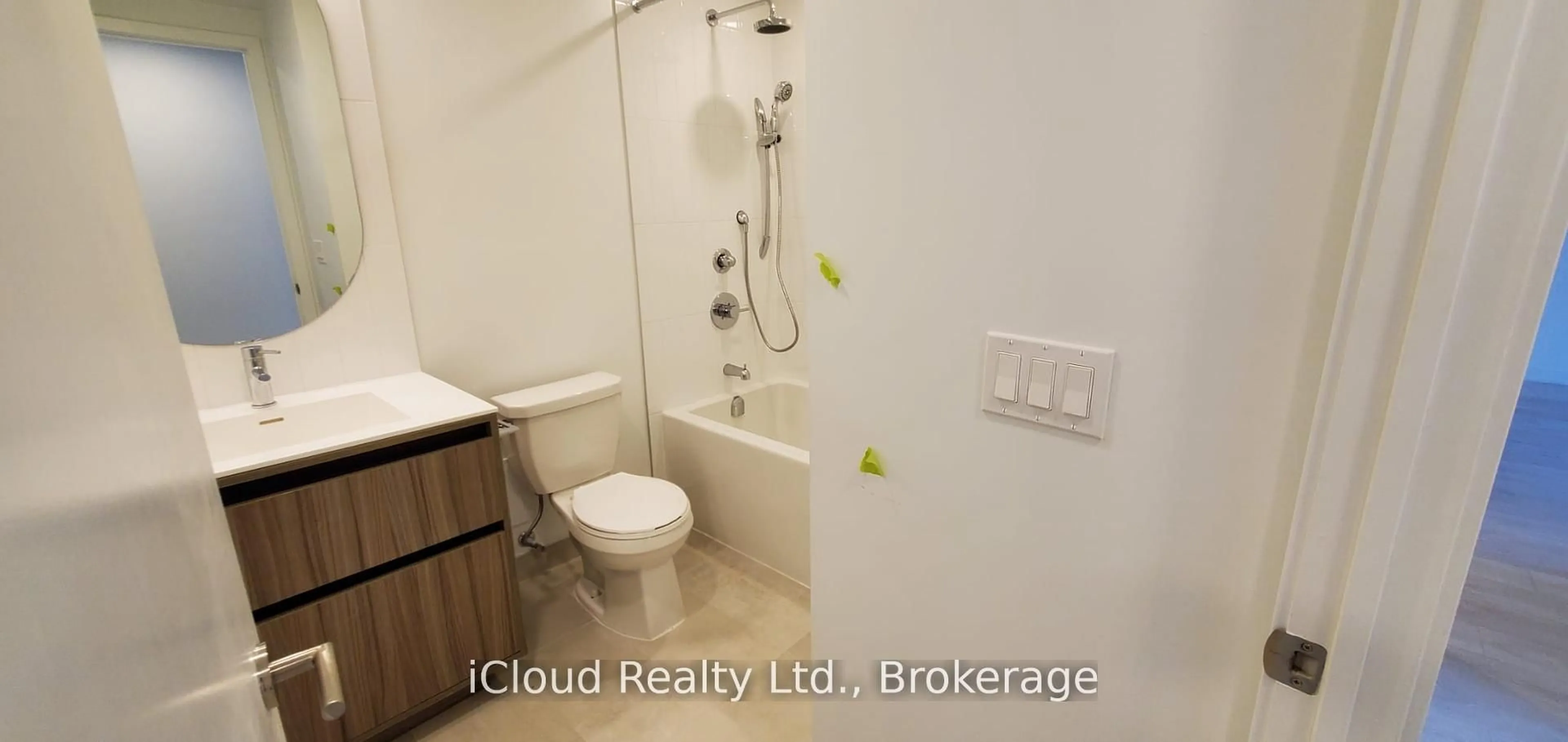 Standard bathroom, unknown for 7950 Bathurst St #210, Vaughan Ontario L4J 0L4