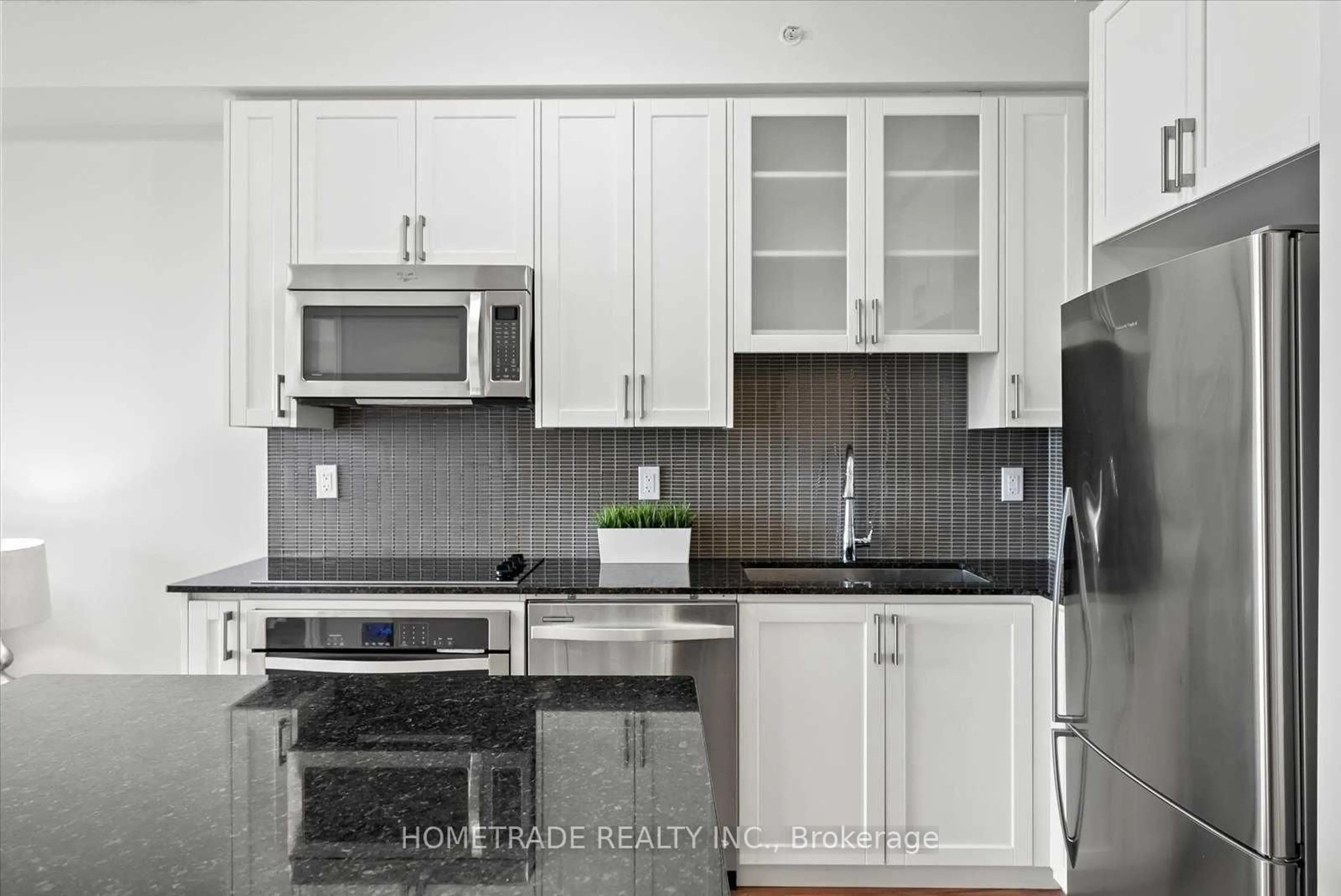 Standard kitchen, unknown for 9090 Yonge St #201B, Richmond Hill Ontario L4C 0Z1