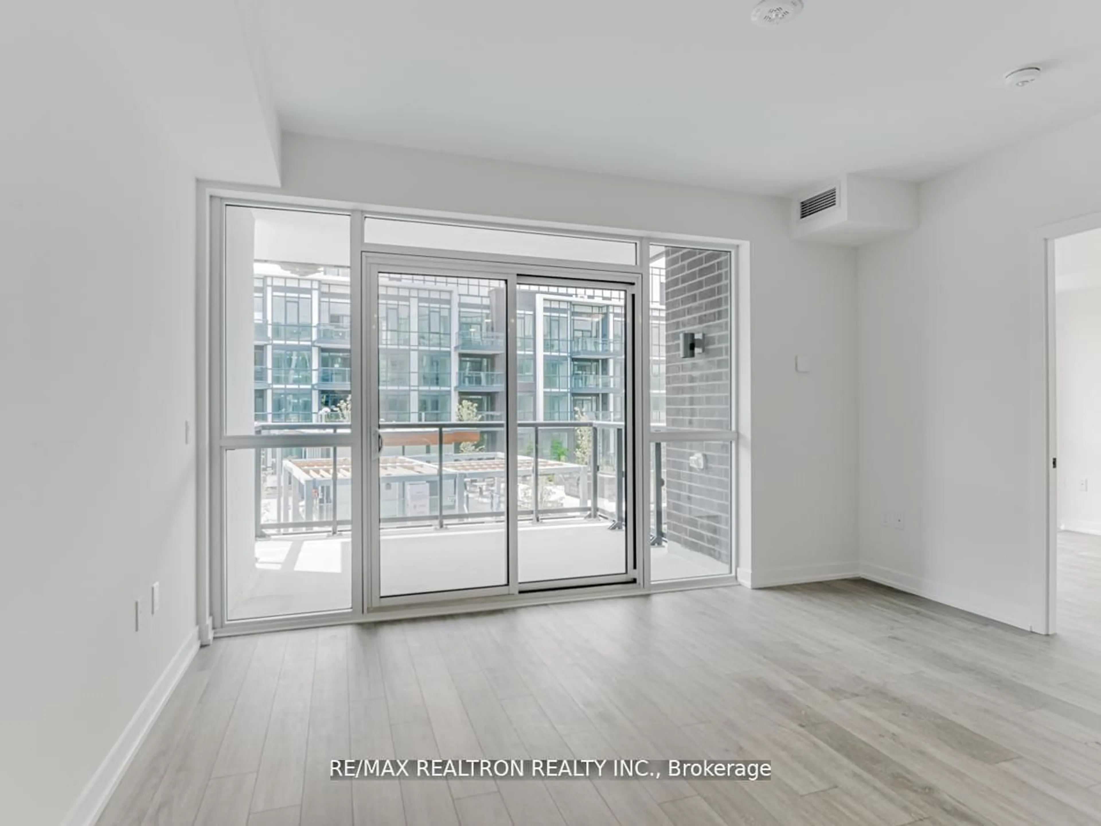 Indoor entryway for 415 Sea Ray Ave #225, Innisfil Ontario L9S 0N9