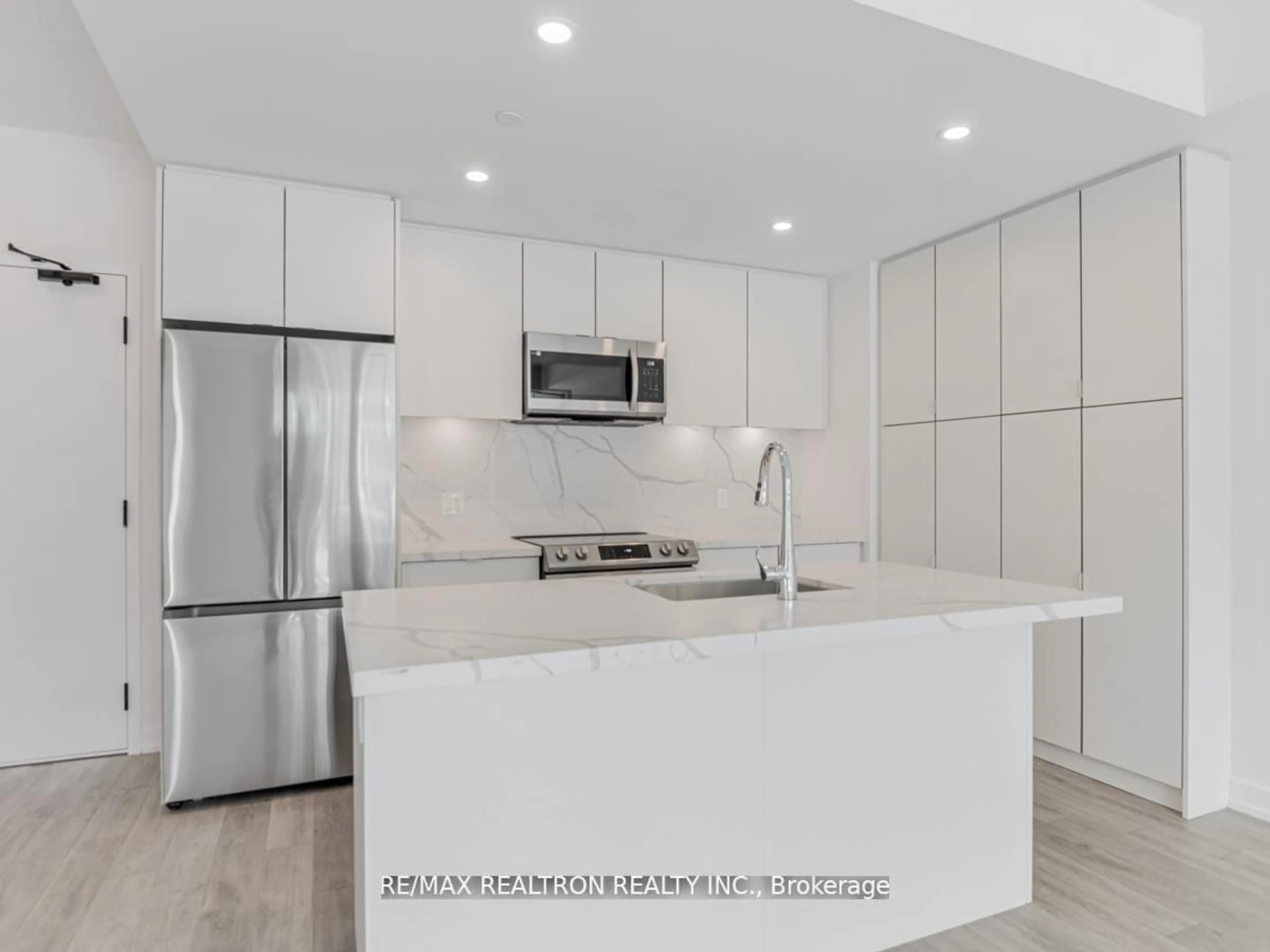 Open concept kitchen, ceramic/tile floor for 415 Sea Ray Ave #225, Innisfil Ontario L9S 0N9