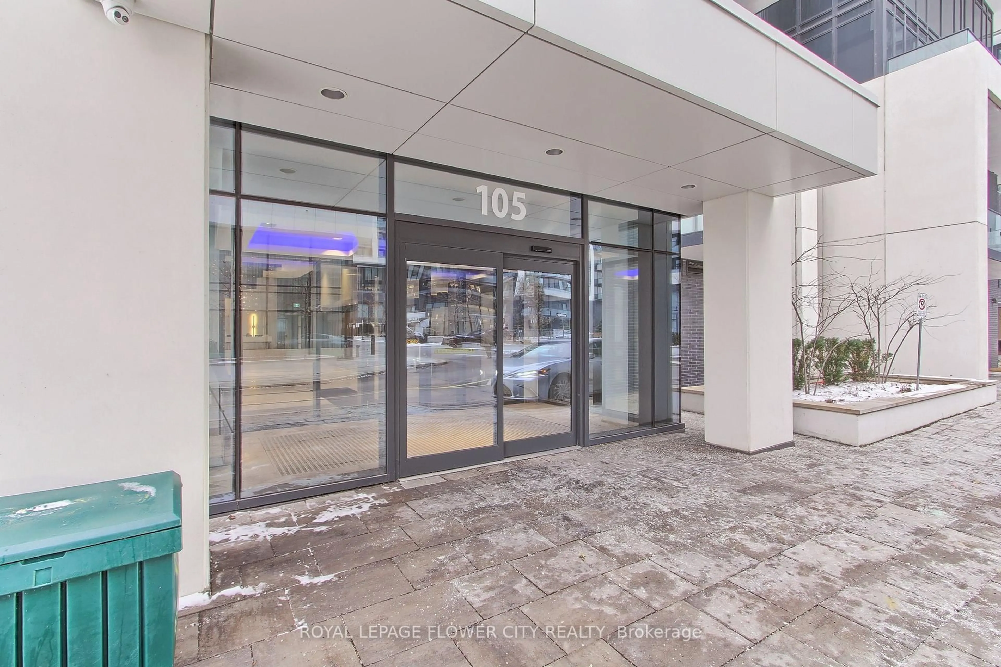 Indoor foyer for 105 Oneida Cres #1502, Richmond Hill Ontario L4B 0G9
