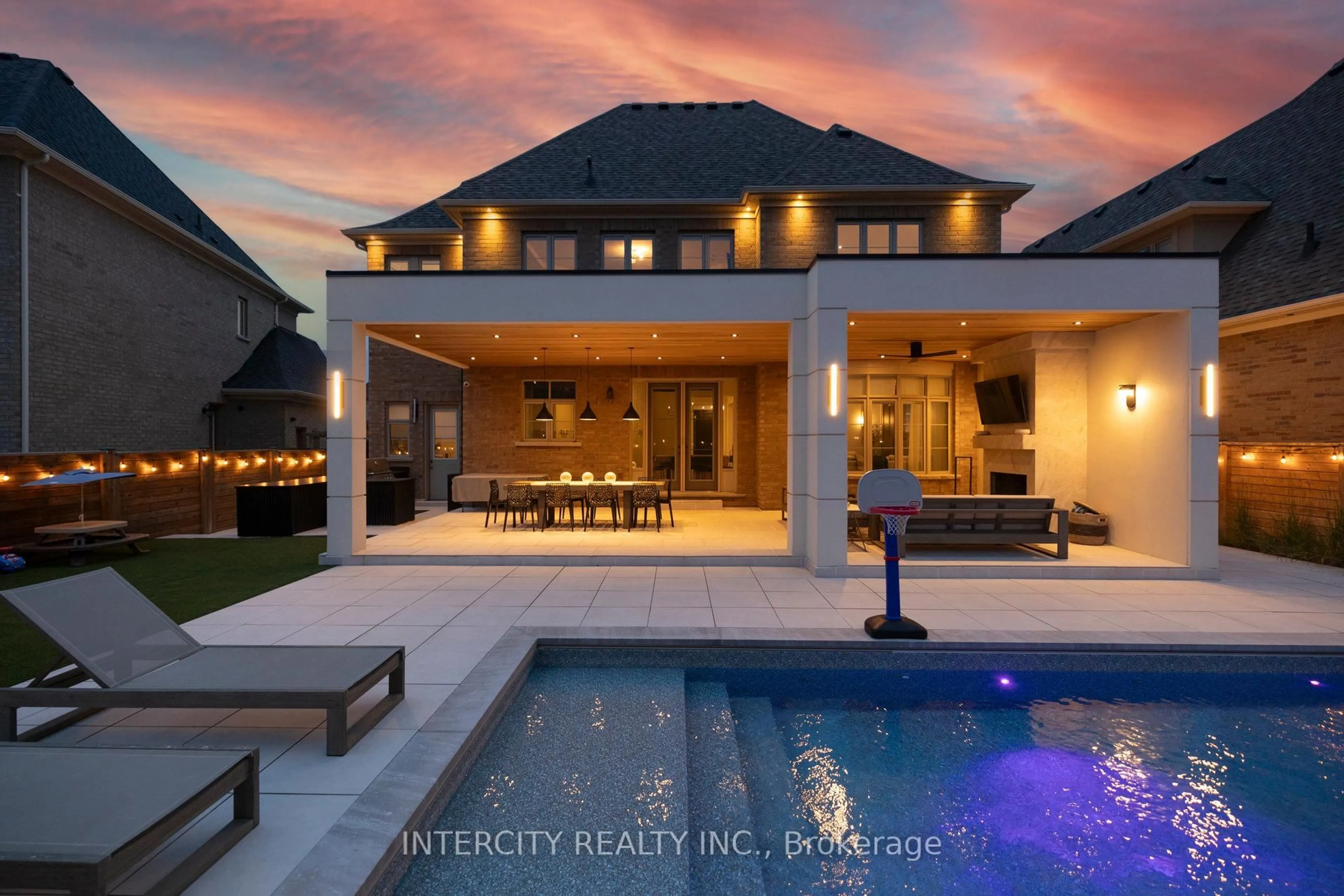 Unknown for 8 Larkin Ave, King Ontario L7B 0N8