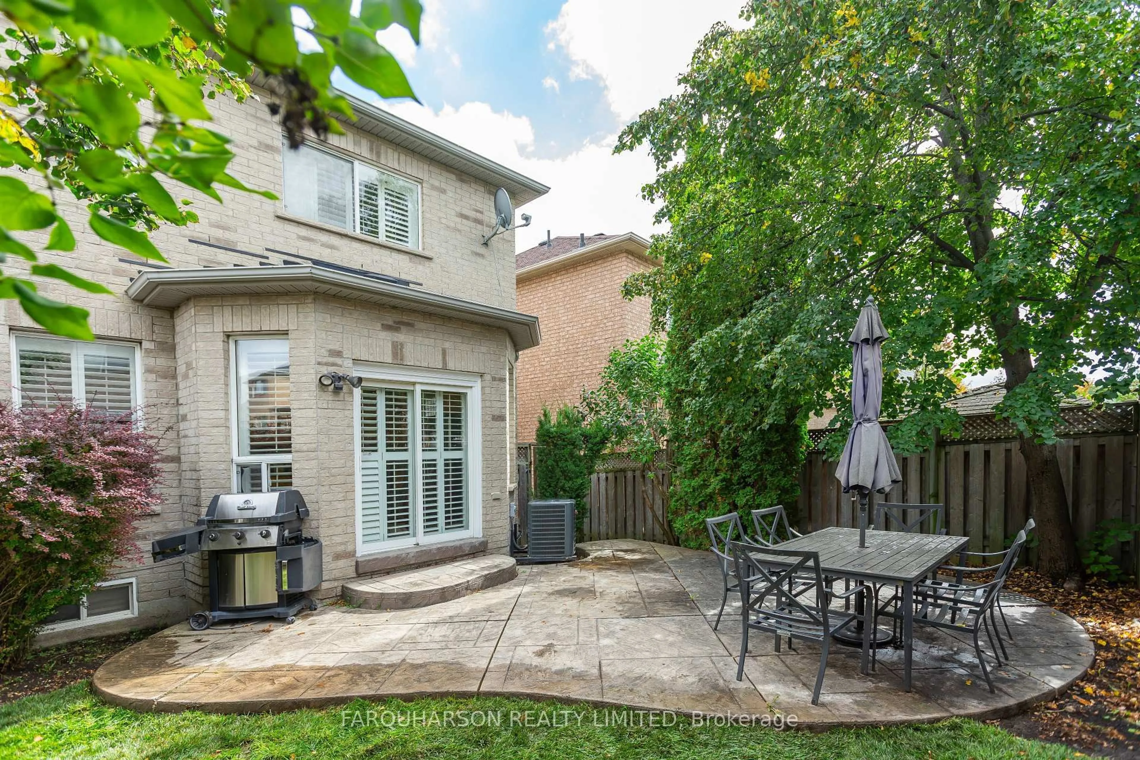 Patio, street for 129 Fox Hound Cres, Vaughan Ontario L4H 2H4