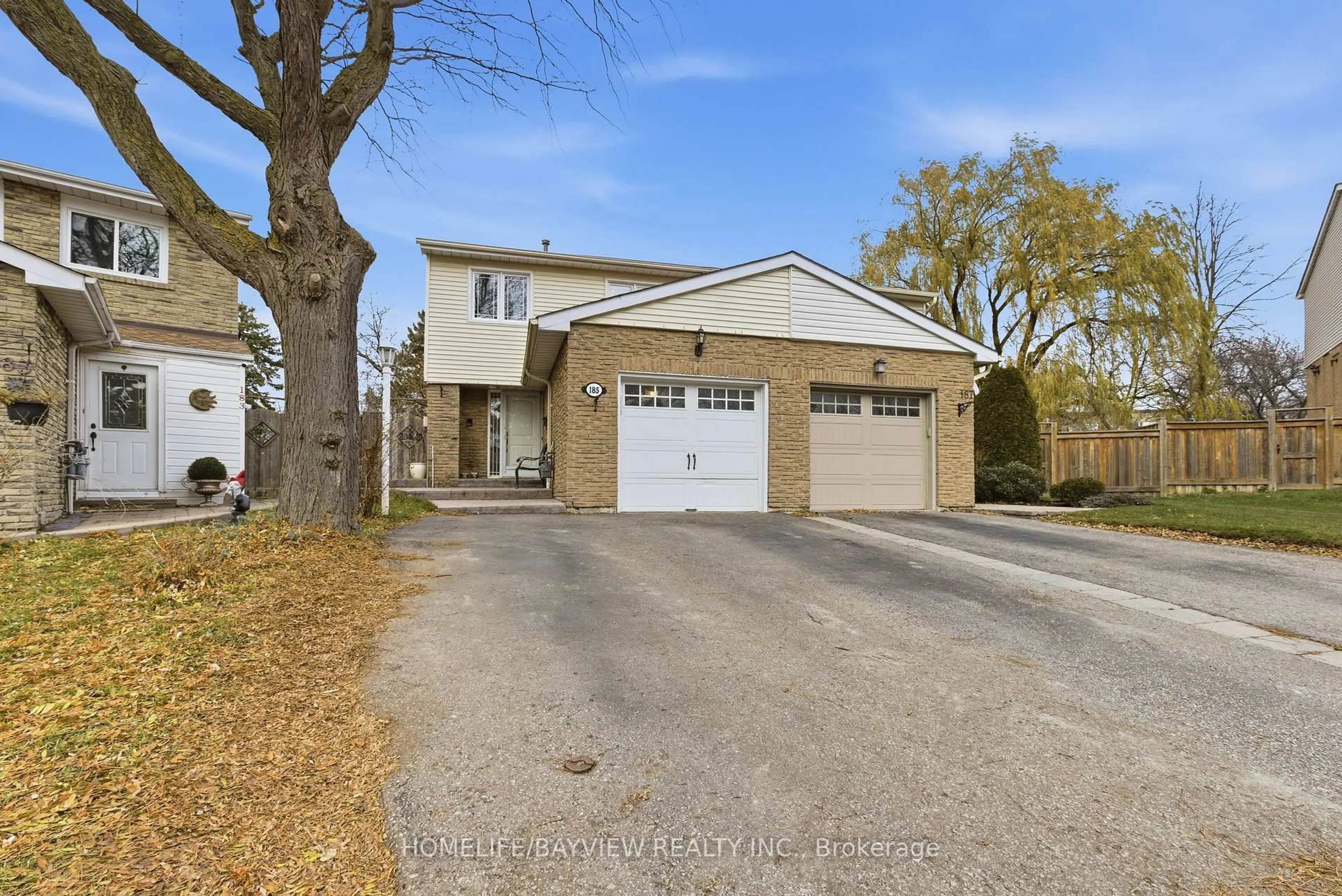 A pic from outside/outdoor area/front of a property/back of a property/a pic from drone, street for 185 Tamarack Dr, Markham Ontario L3T 4X3