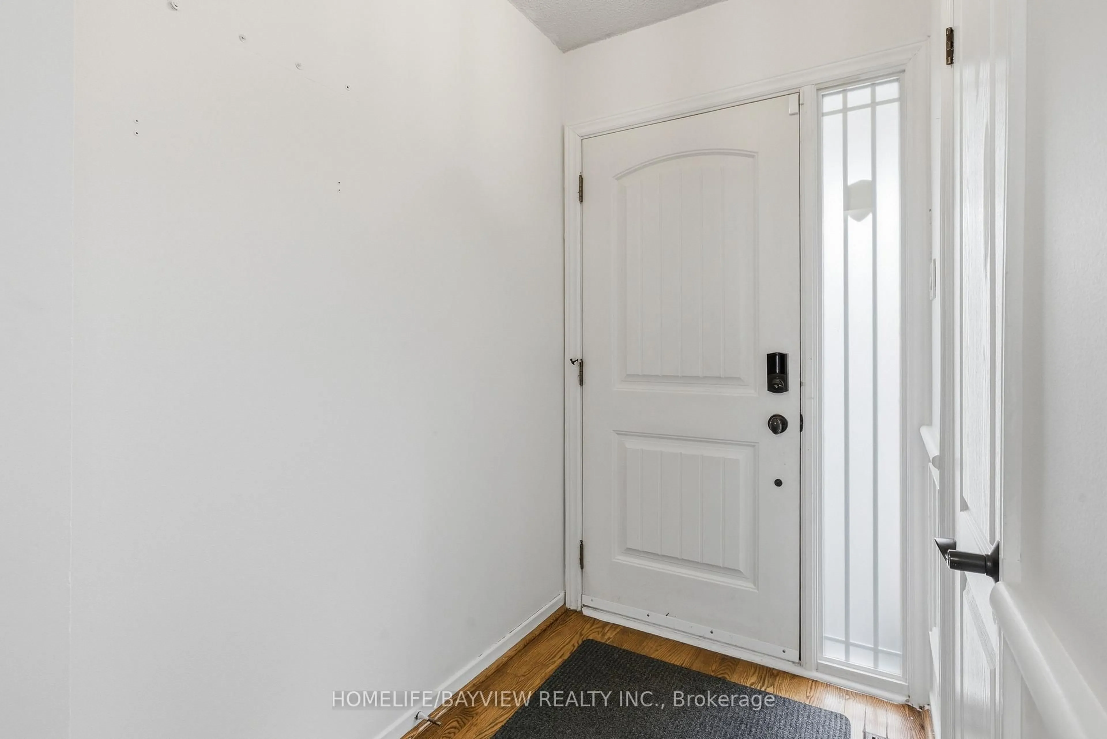 Indoor entryway for 185 Tamarack Dr, Markham Ontario L3T 4X3
