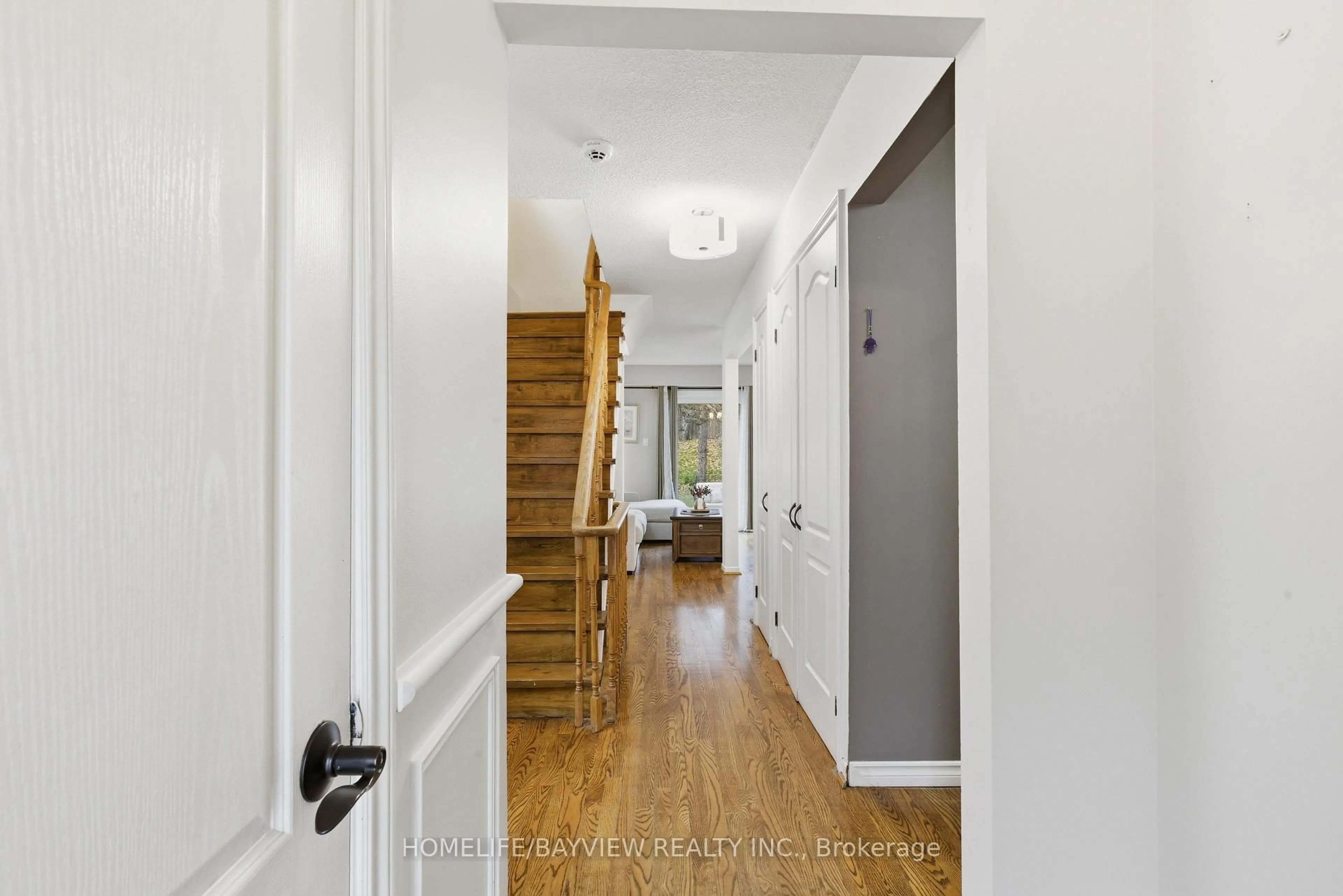 Indoor entryway for 185 Tamarack Dr, Markham Ontario L3T 4X3