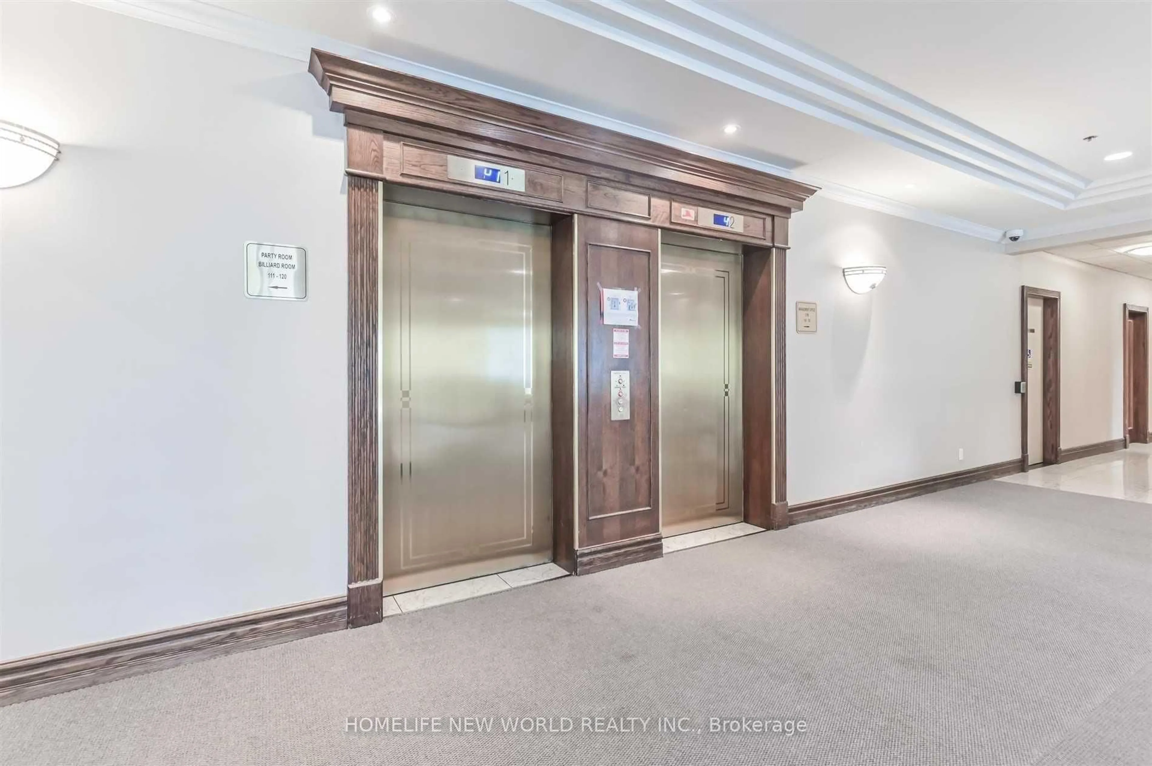 Indoor foyer for 51 Baffin Crt #721, Richmond Hill Ontario L4B 4P6