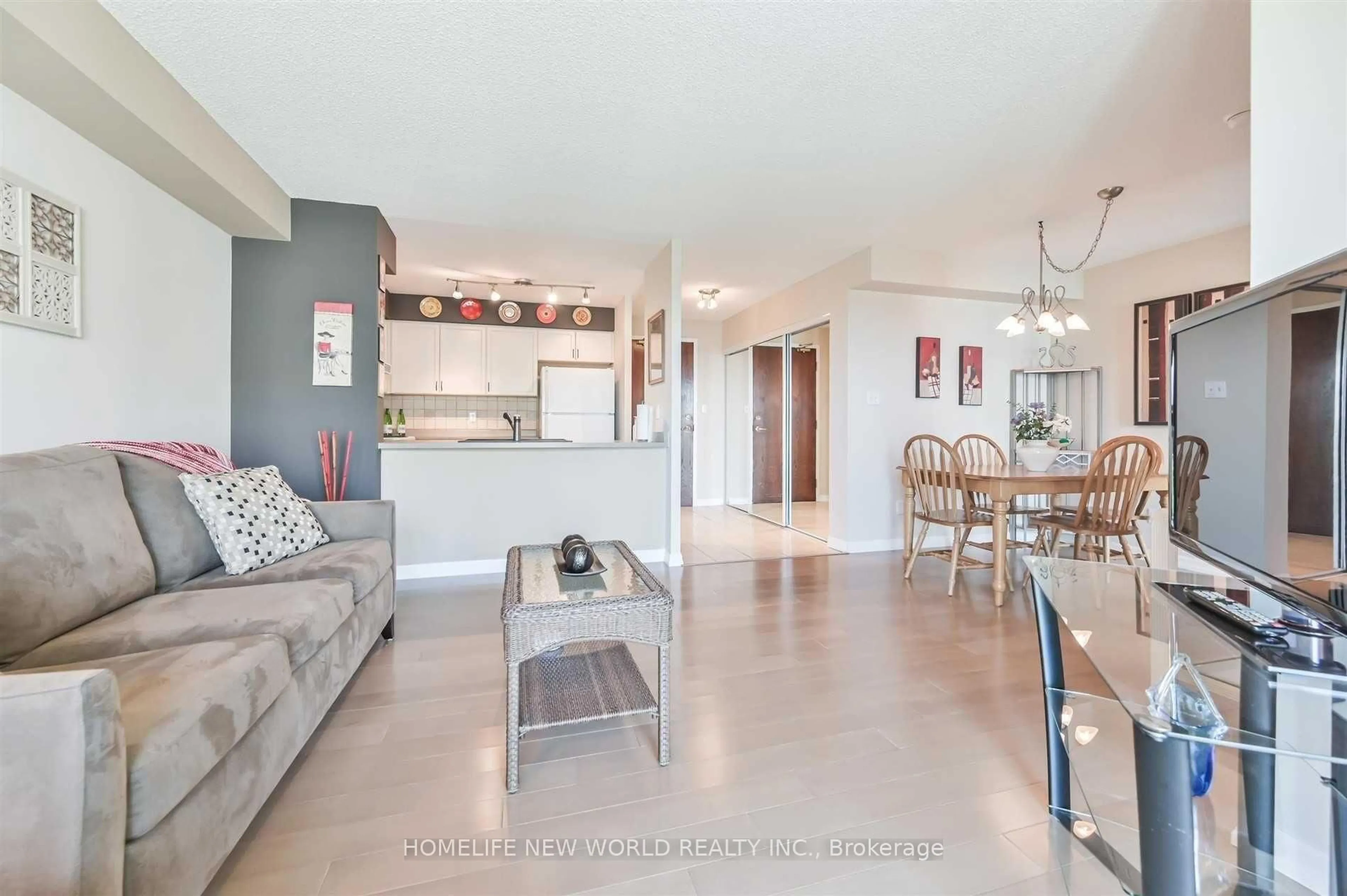 Unknown for 51 Baffin Crt #721, Richmond Hill Ontario L4B 4P6