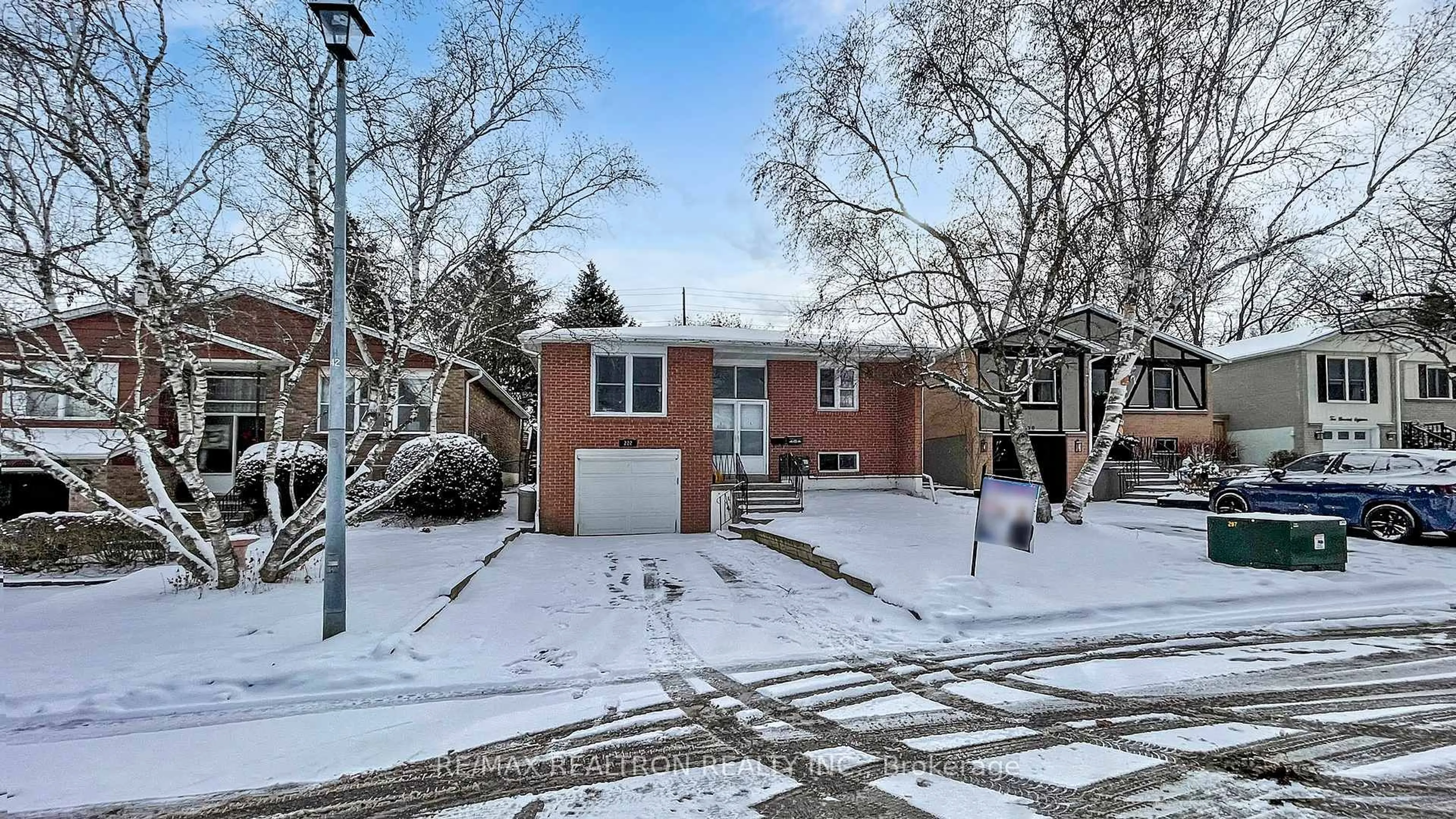 Home with brick exterior material, street for 222 Currey Cres, Newmarket Ontario L3Y 5M9