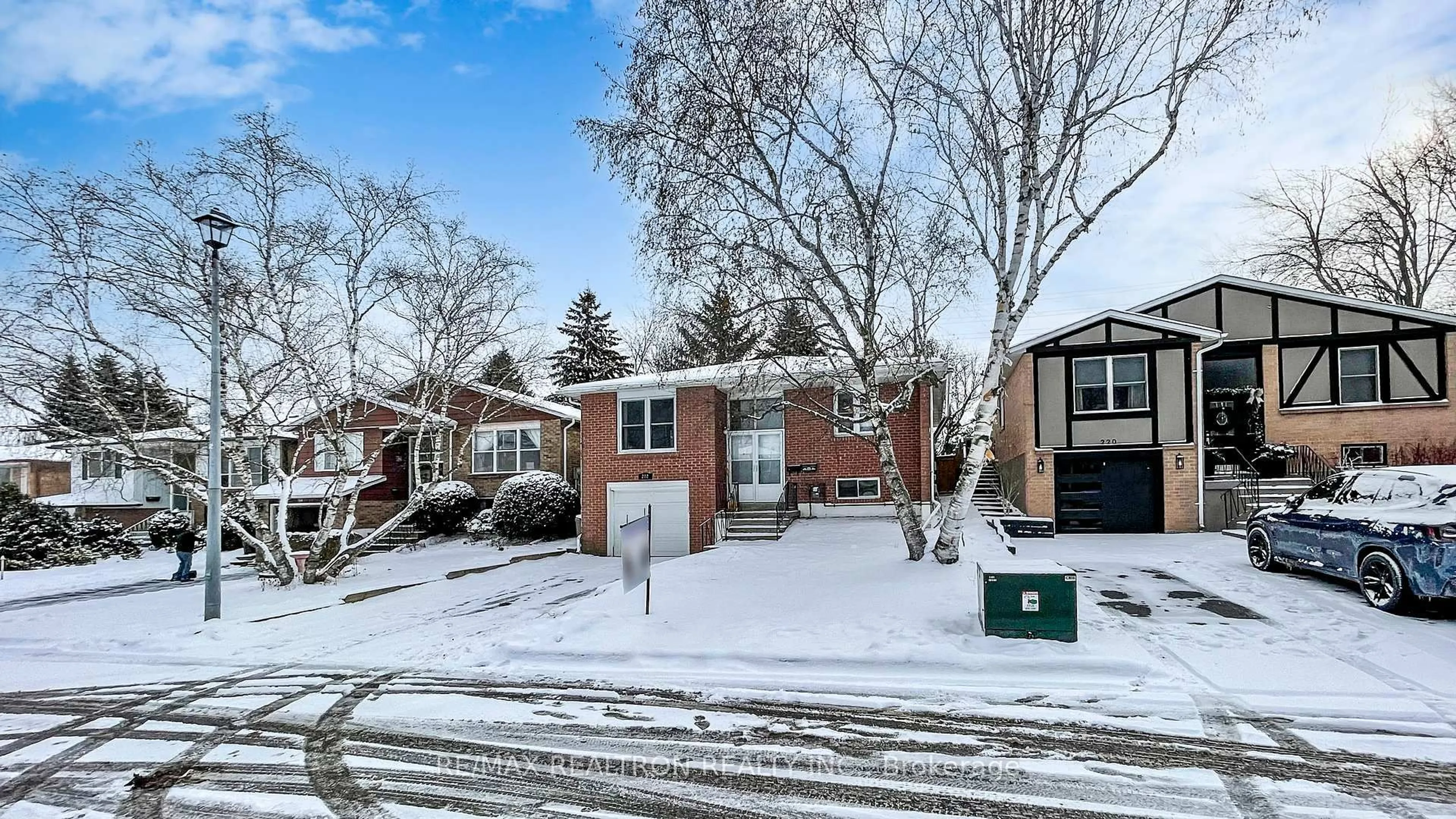 Home with brick exterior material, street for 222 Currey Cres, Newmarket Ontario L3Y 5M9