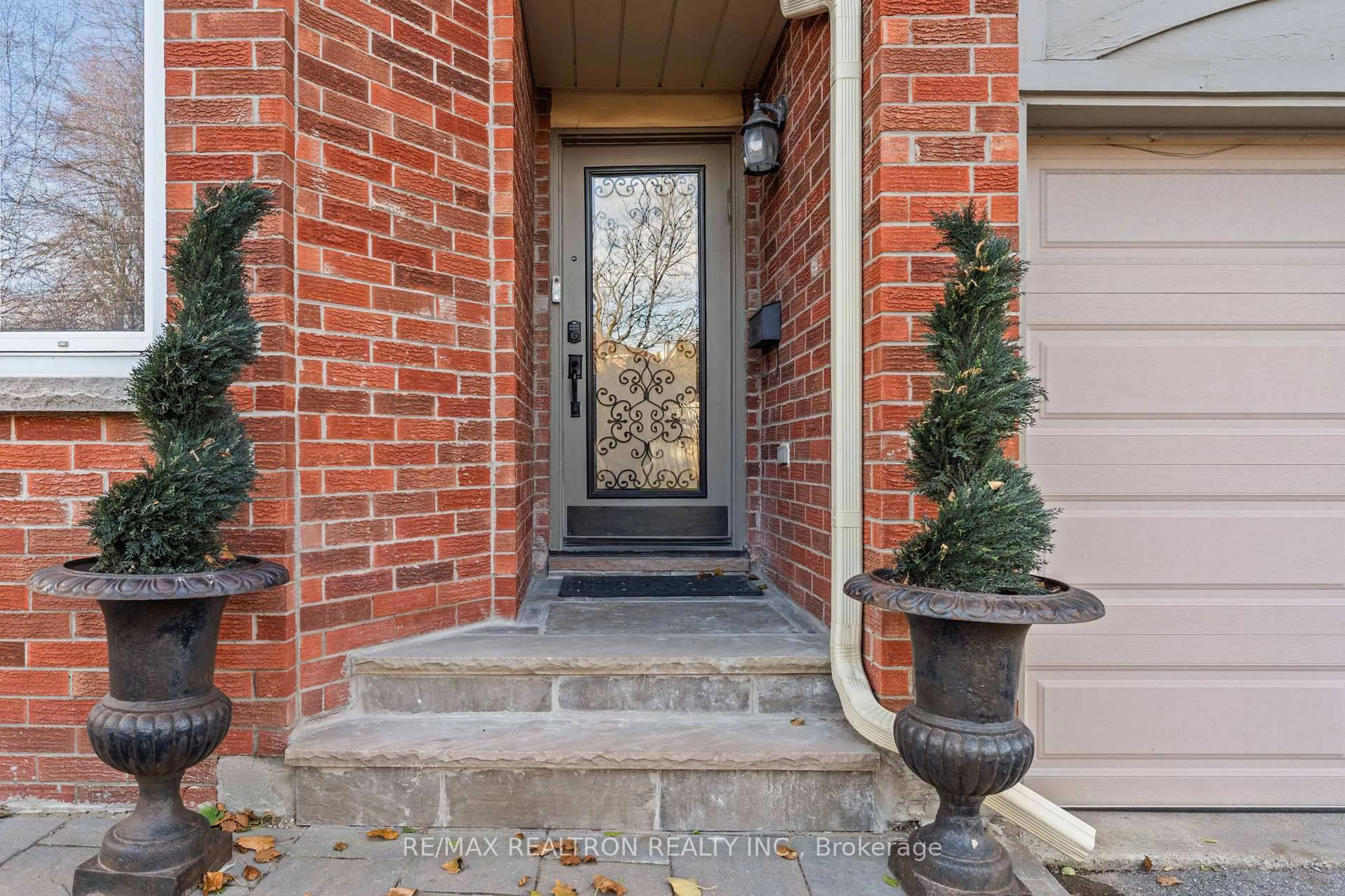 Unknown for 271 Rose Green Dr, Vaughan Ontario L4J 4S8