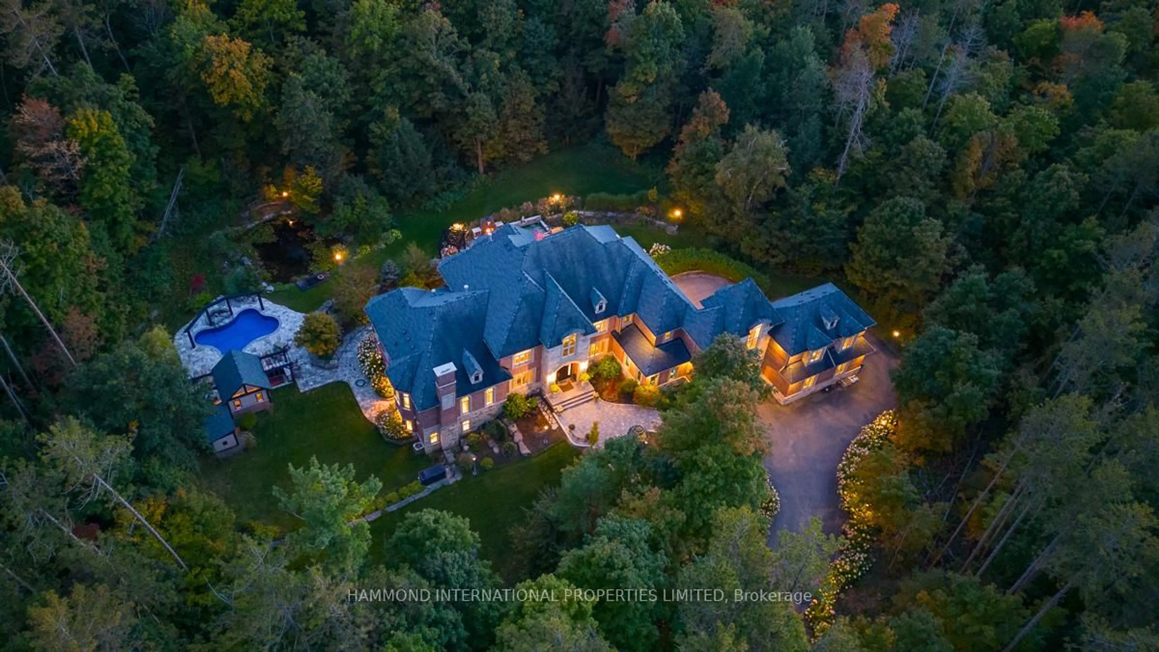 A pic from outside/outdoor area/front of a property/back of a property/a pic from drone, unknown for 29 Moraine Forest Tr, Whitchurch-Stouffville Ontario L4A 7X5
