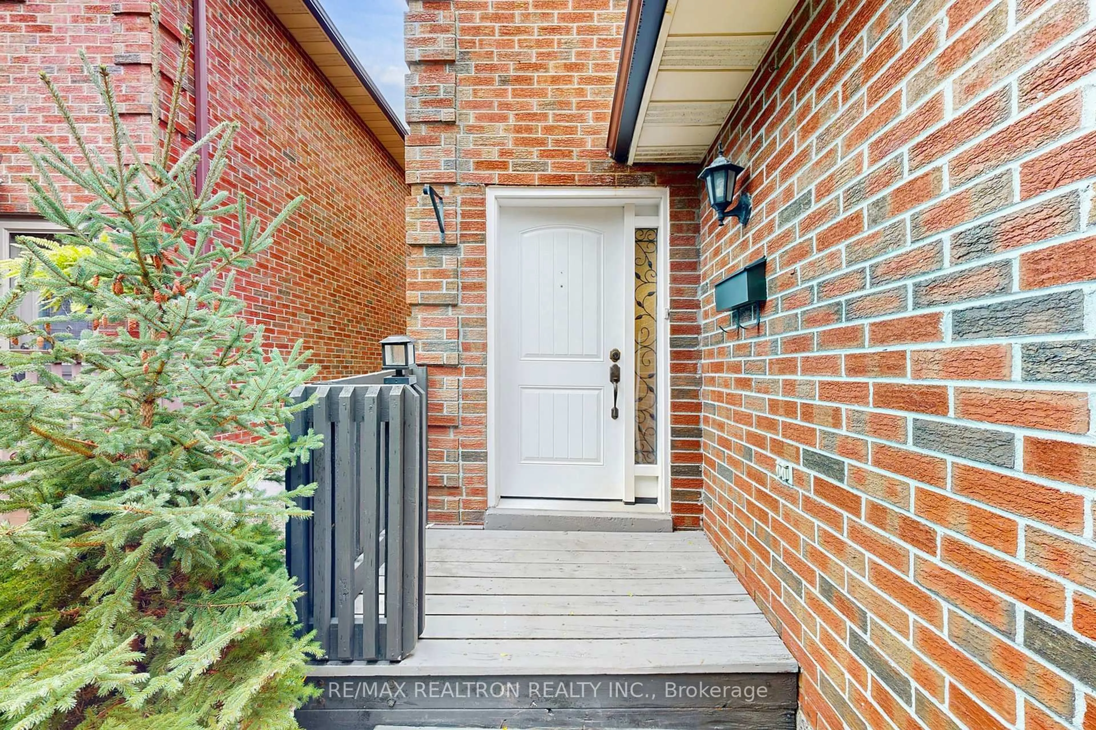 Home with brick exterior material, street for 74 Trothen Circ, Markham Ontario L3P 4H6