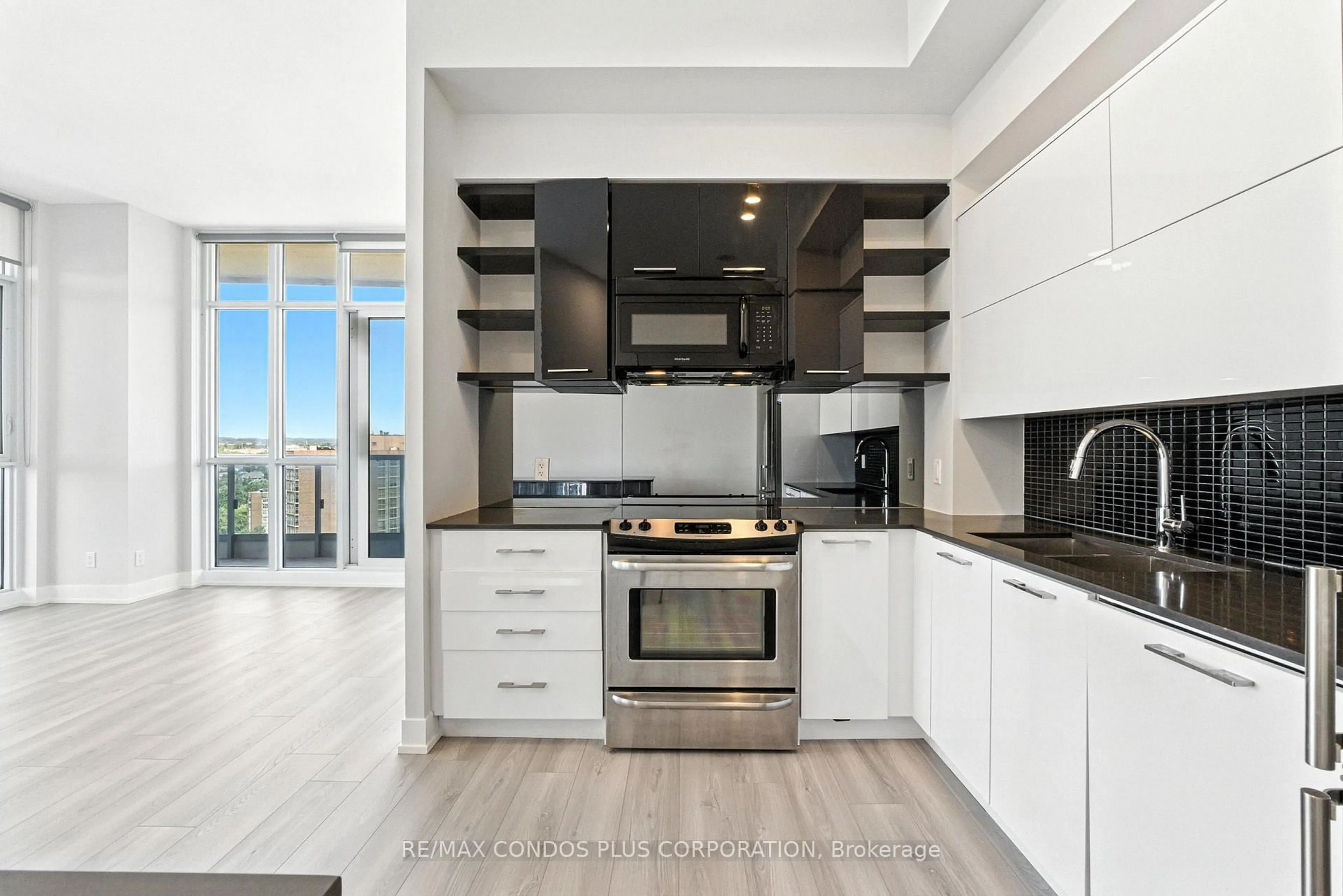 Contemporary kitchen, ceramic/tile floor for 9471 Yonge St #Lph15, Richmond Hill Ontario L4C 0Z5