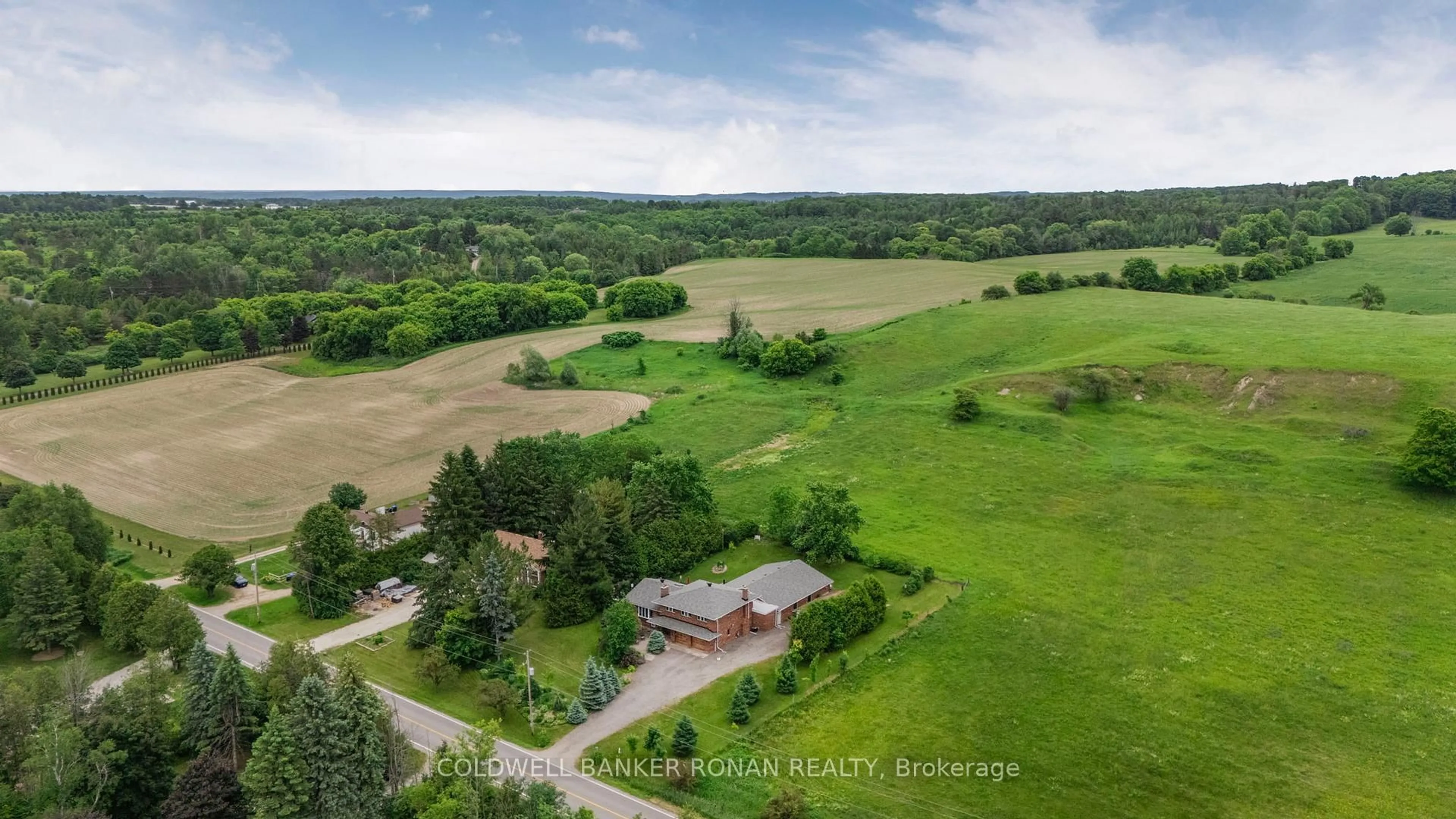A pic from outside/outdoor area/front of a property/back of a property/a pic from drone, unknown for 6145 3rd Line, New Tecumseth Ontario L0G 1W0