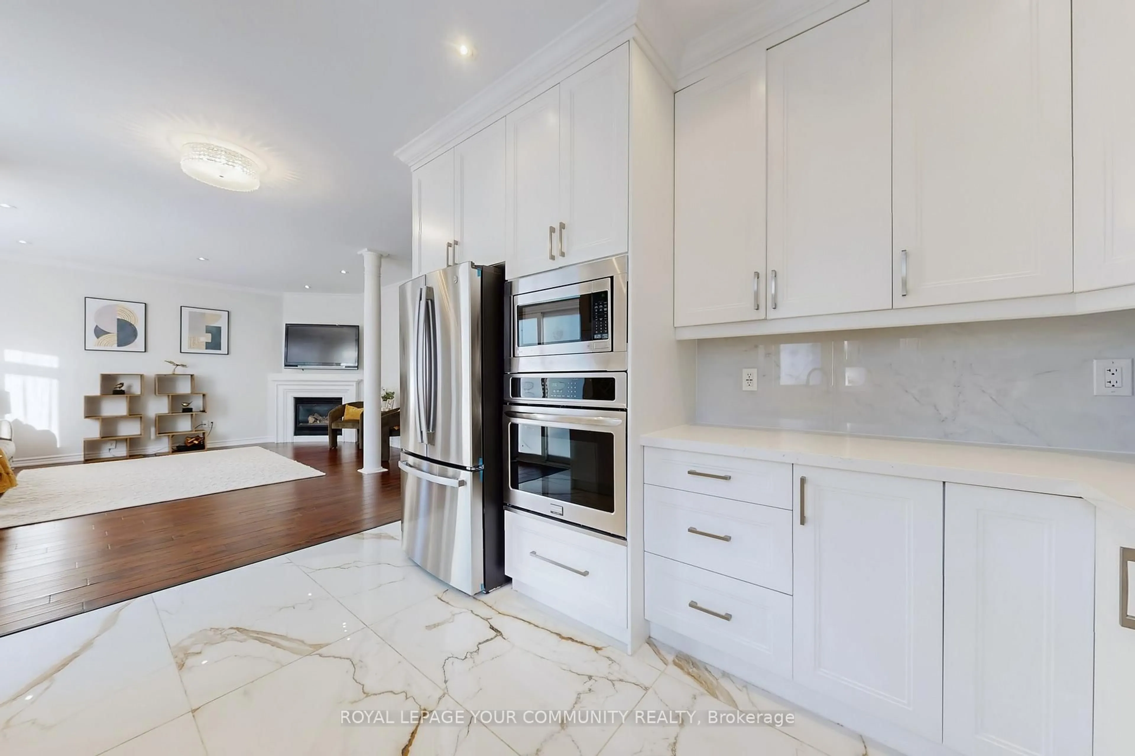 Open concept kitchen, ceramic/tile floor for 10 Auburndale Dr, Vaughan Ontario L4J 9C1