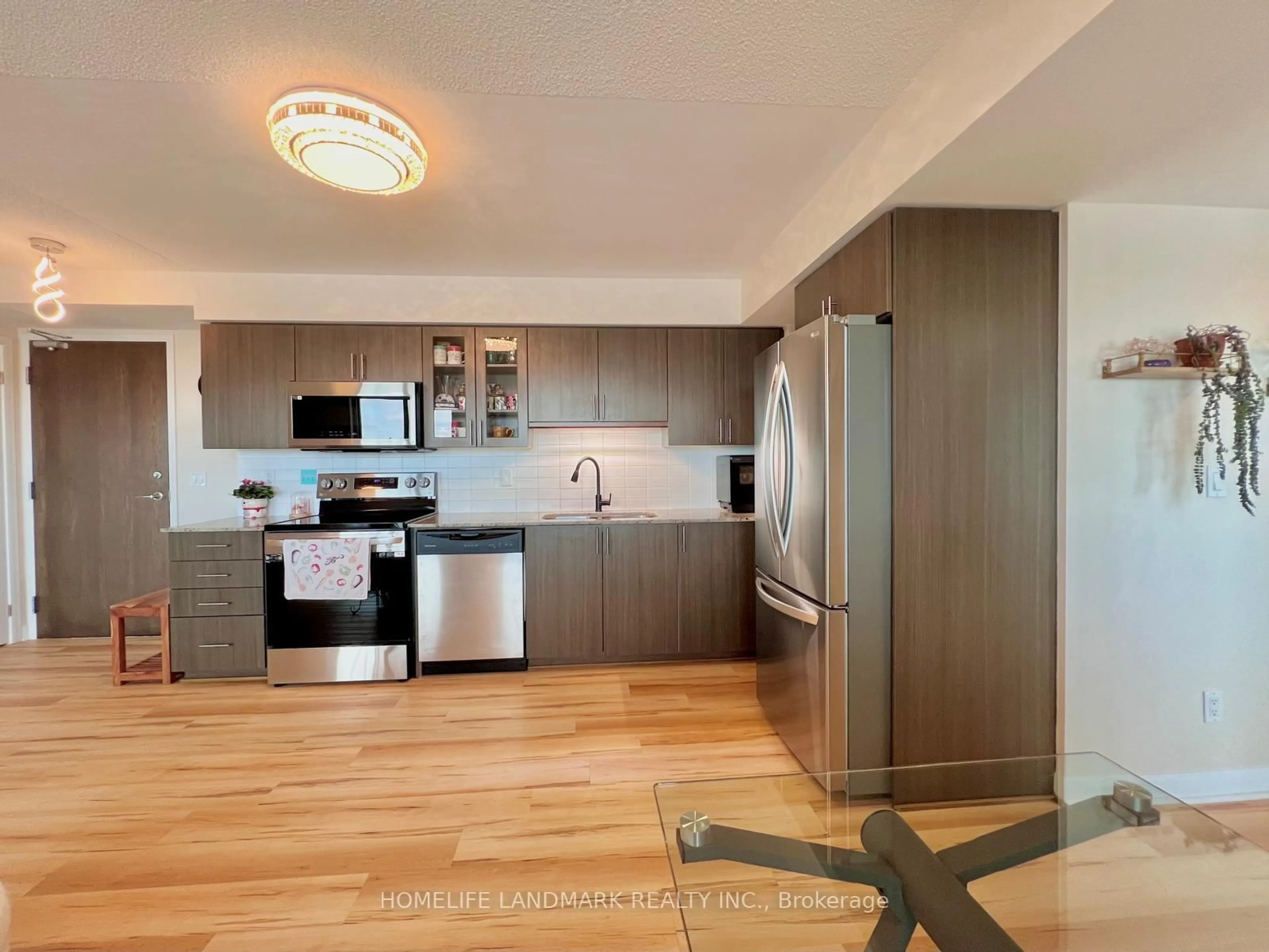 Open concept kitchen, wood/laminate floor for 75 Norman Bethune Ave #718, Richmond Hill Ontario L4B 0B6