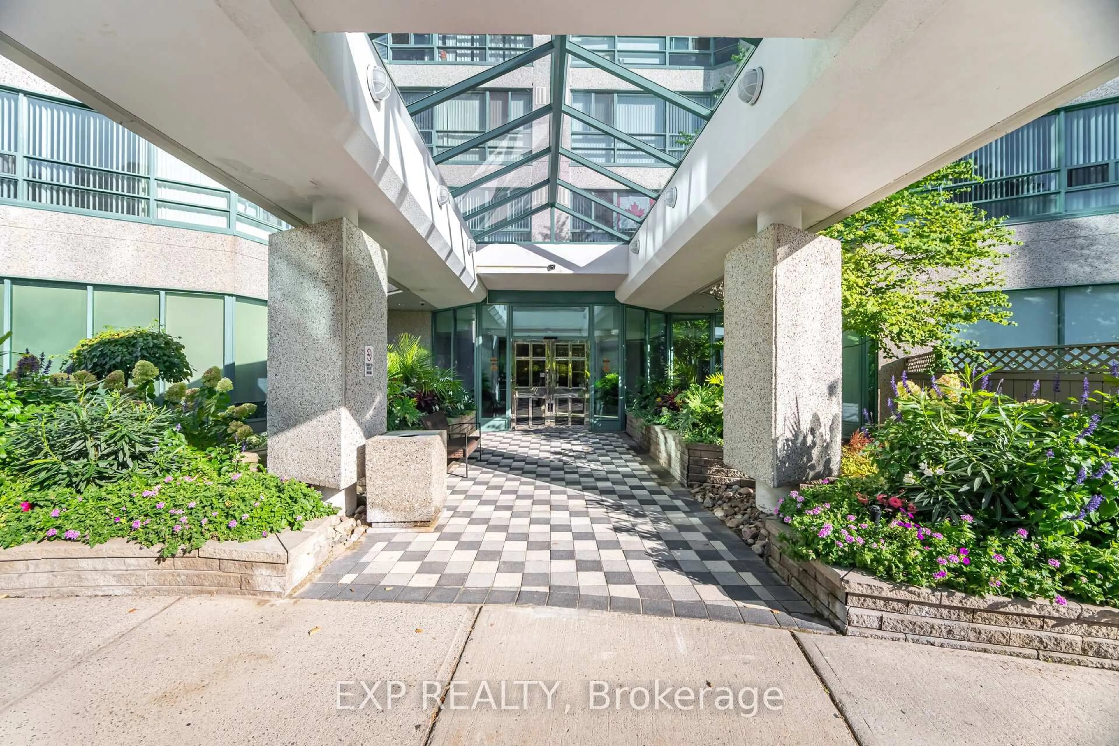 Indoor foyer for 7825 Bayview Ave #613, Markham Ontario L3T 7N2