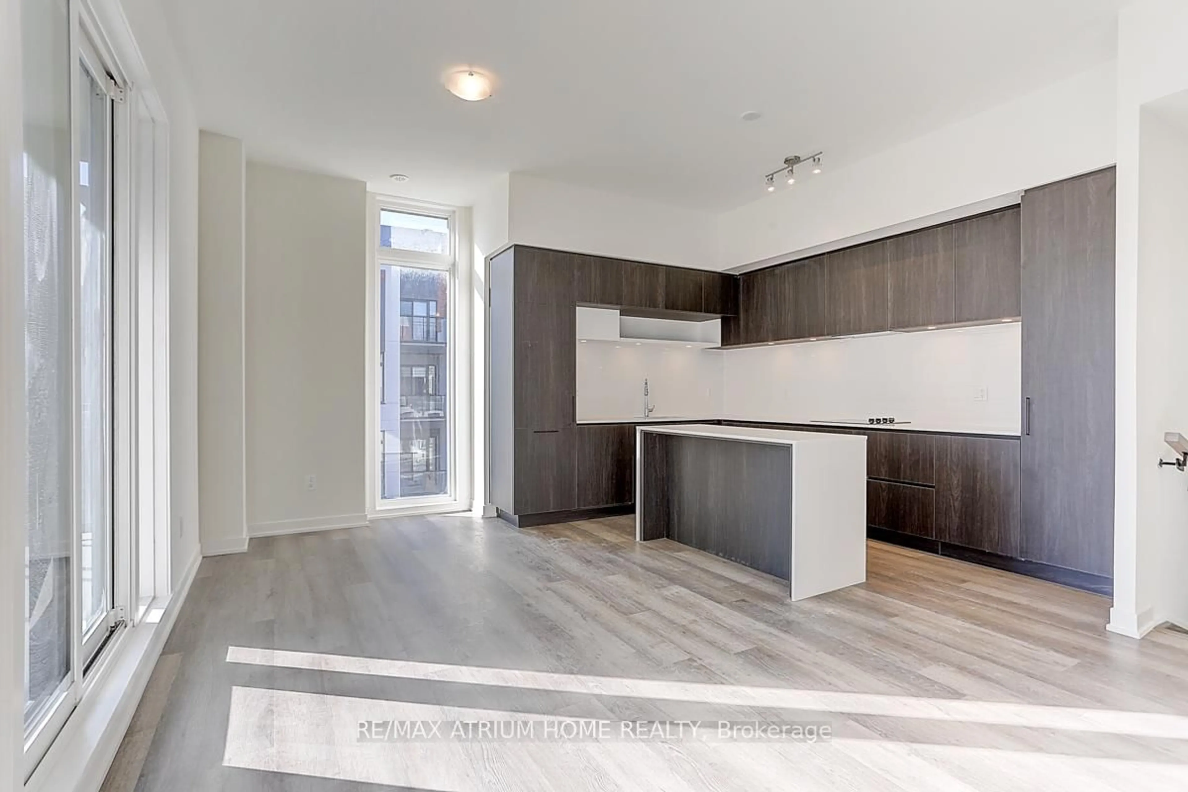 Open concept kitchen, unknown for 10 David Eyer Rd #1240, Richmond Hill Ontario L4S 0N3