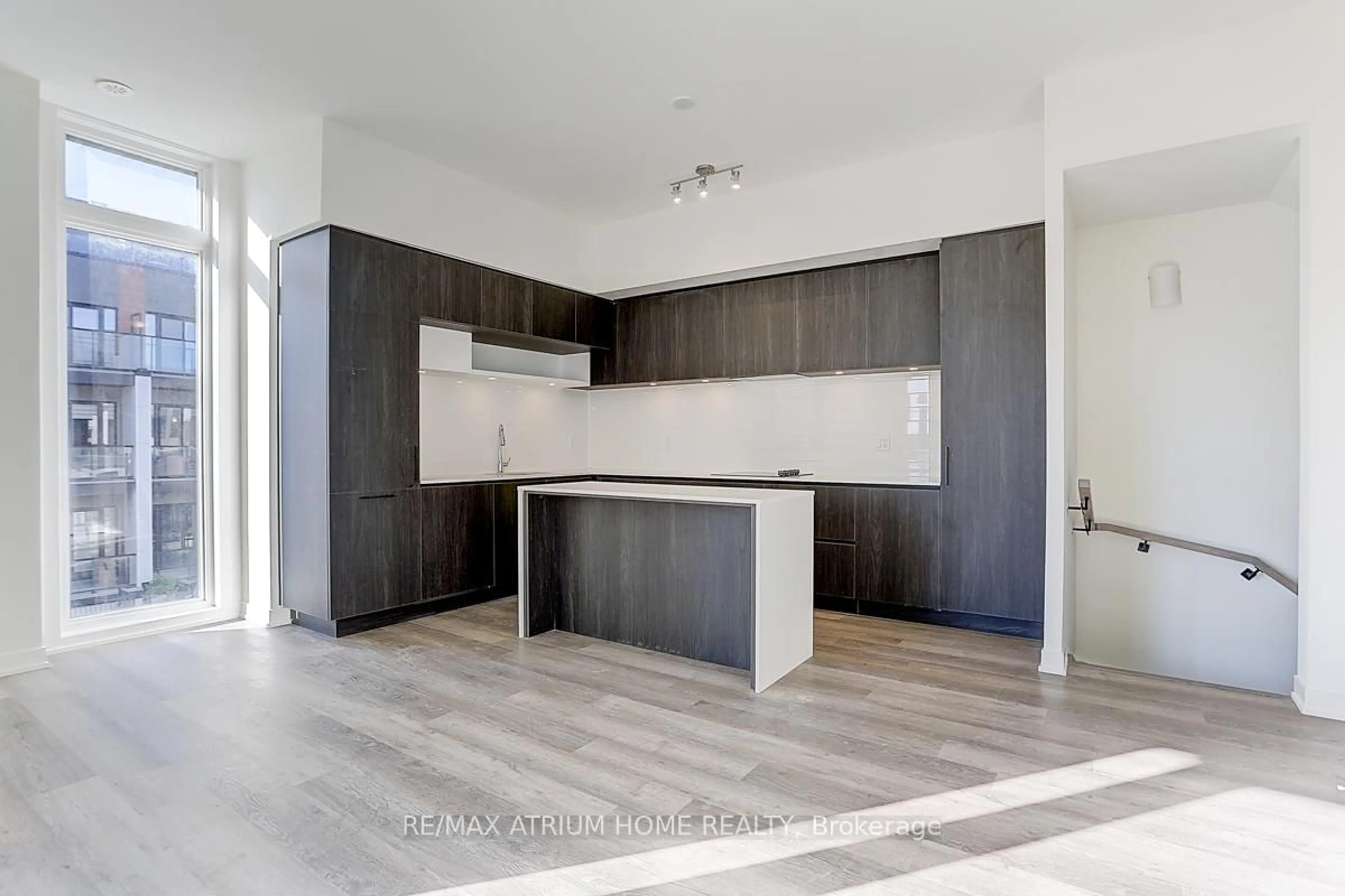 Open concept kitchen, unknown for 10 David Eyer Rd #1240, Richmond Hill Ontario L4S 0N3
