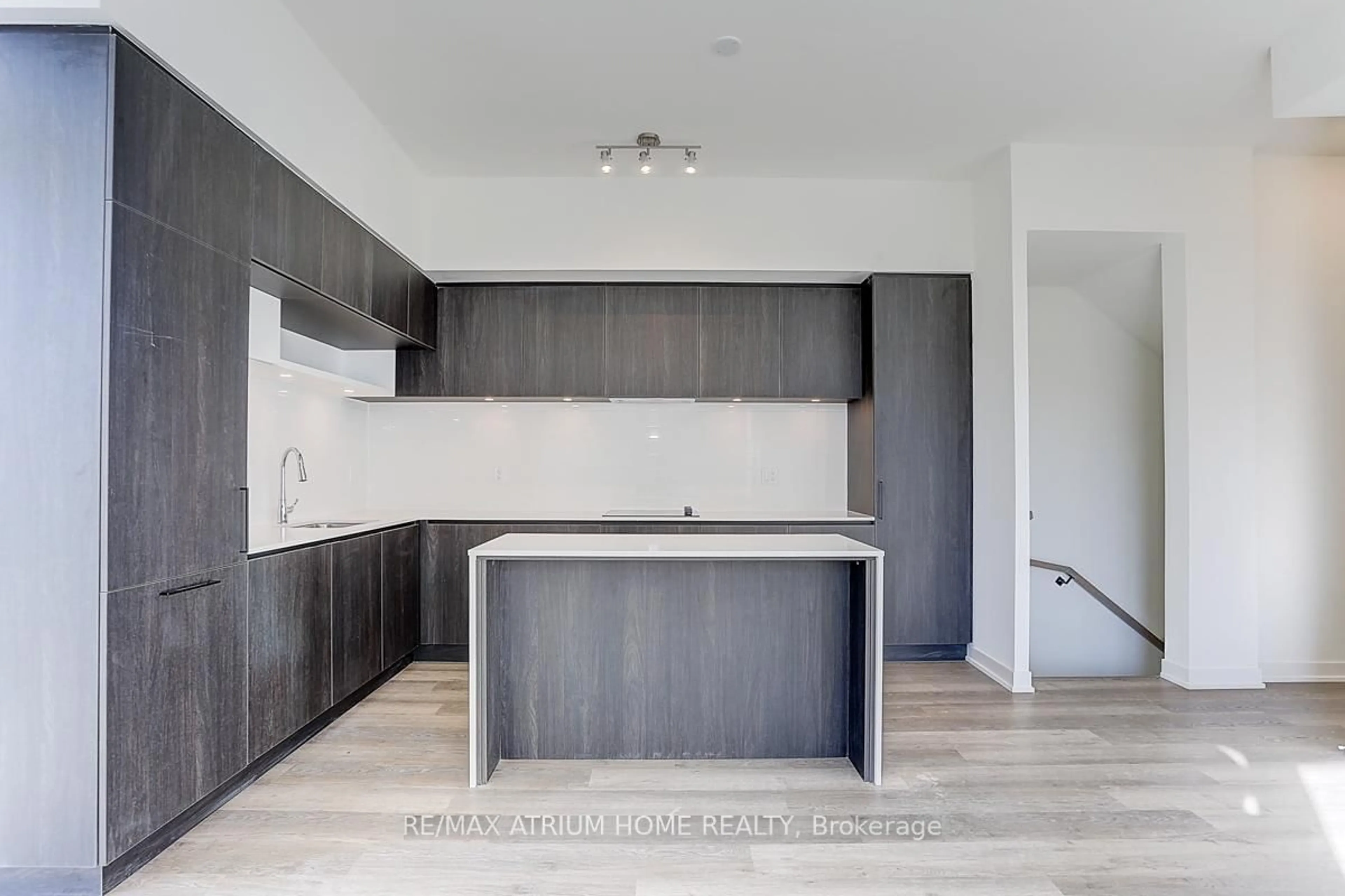 Open concept kitchen, unknown for 10 David Eyer Rd #1240, Richmond Hill Ontario L4S 0N3