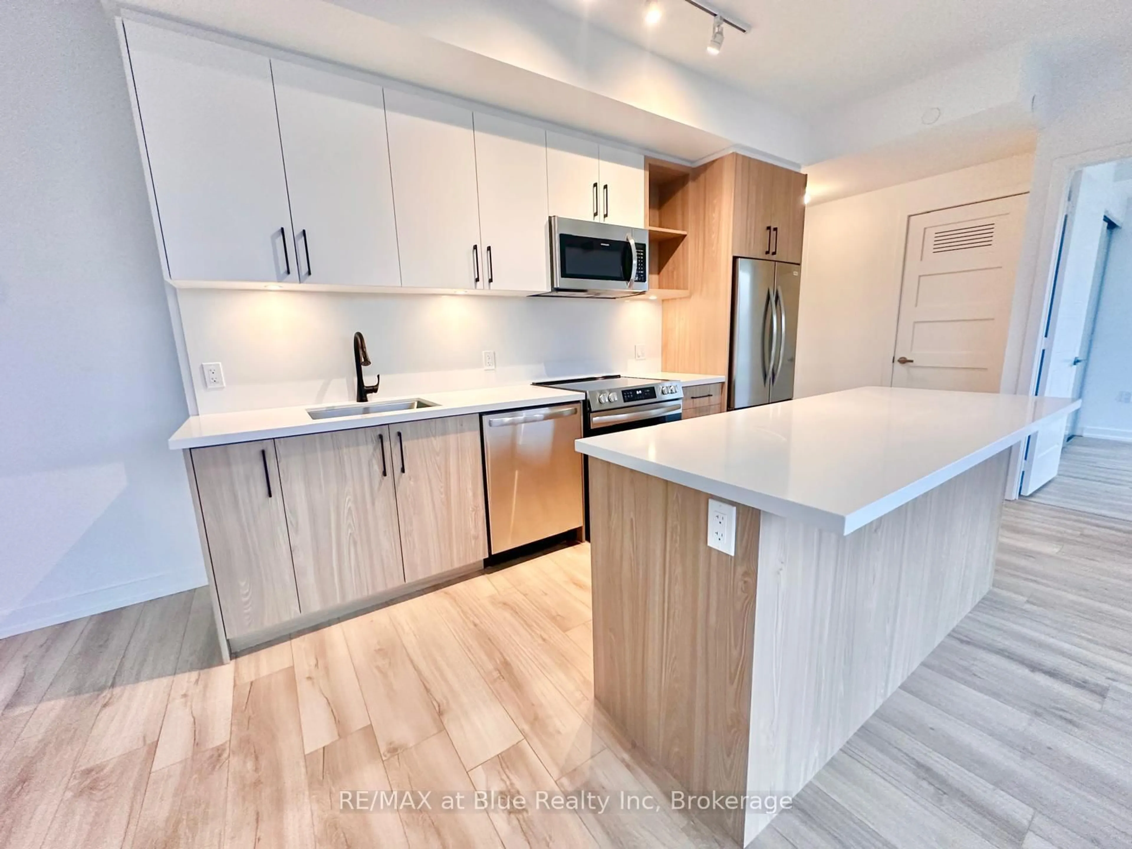 Open concept kitchen, unknown for 333 Sunseeker Ave #515, Innisfil Ontario L9S 0R6