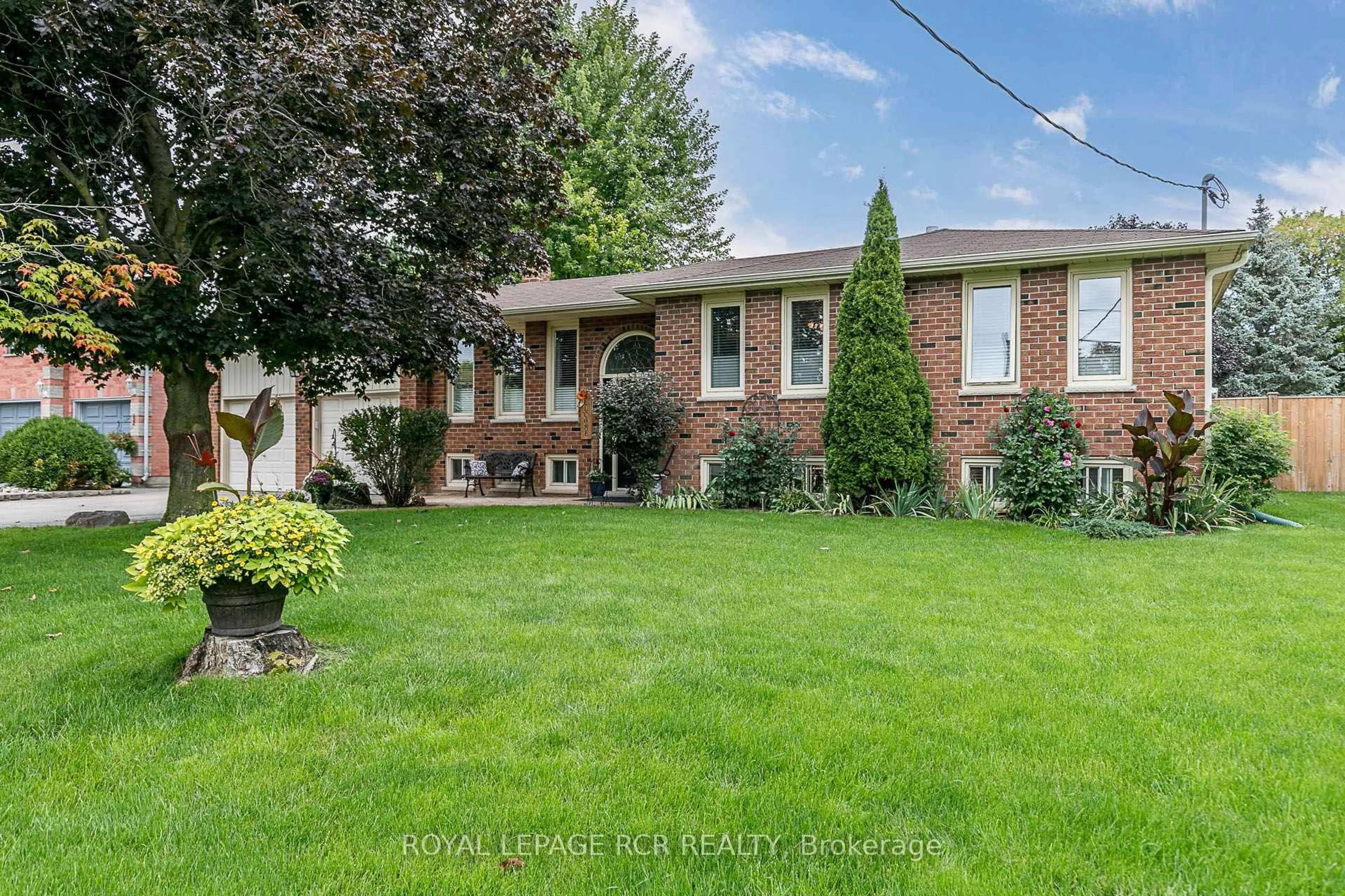 Home with brick exterior material, street for 99 Toll Rd, East Gwillimbury Ontario L9N 1G7