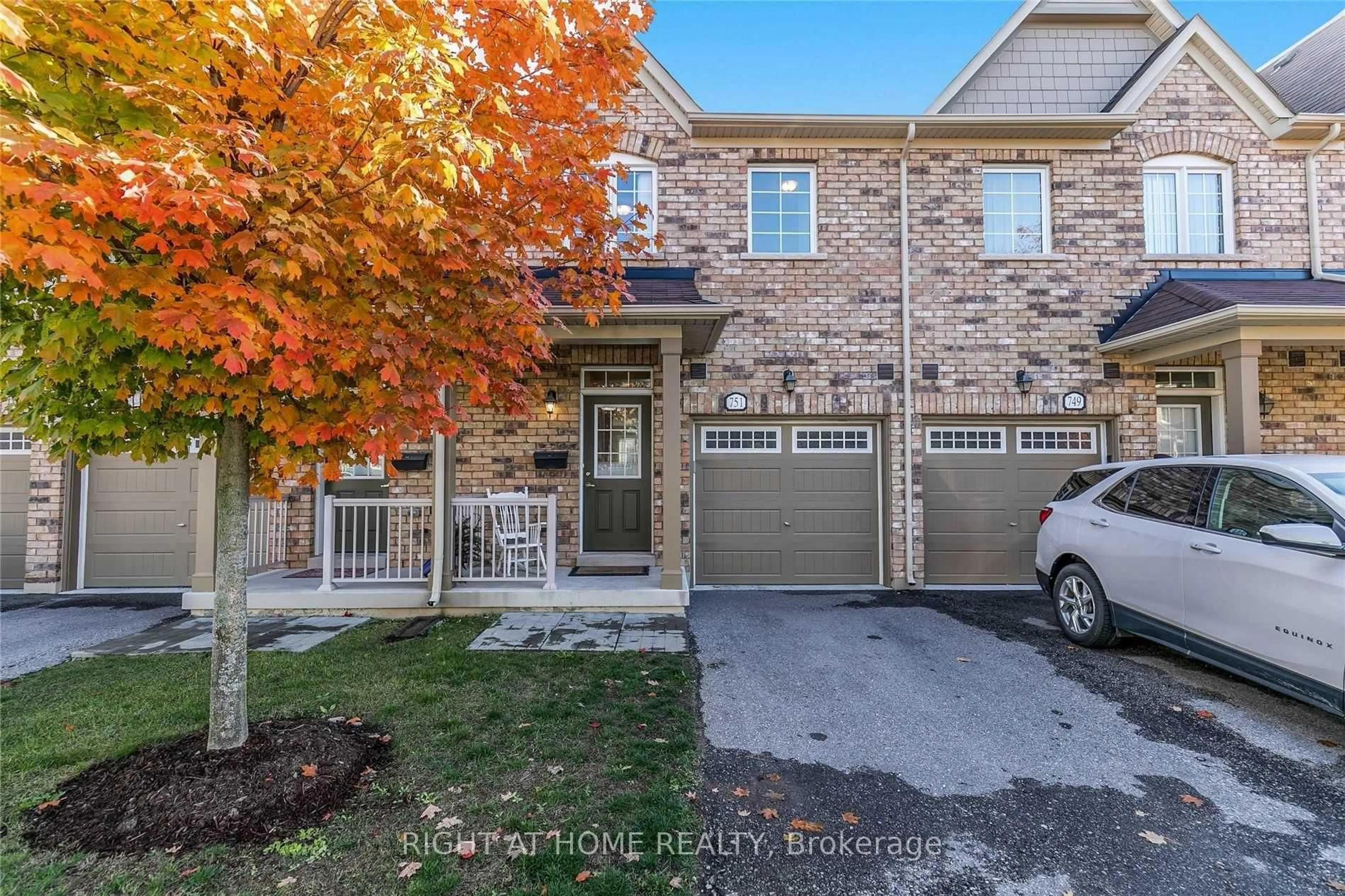 A pic from outside/outdoor area/front of a property/back of a property/a pic from drone, street for 751 Wendy Culbert Cres #23, Newmarket Ontario L3X 0E9