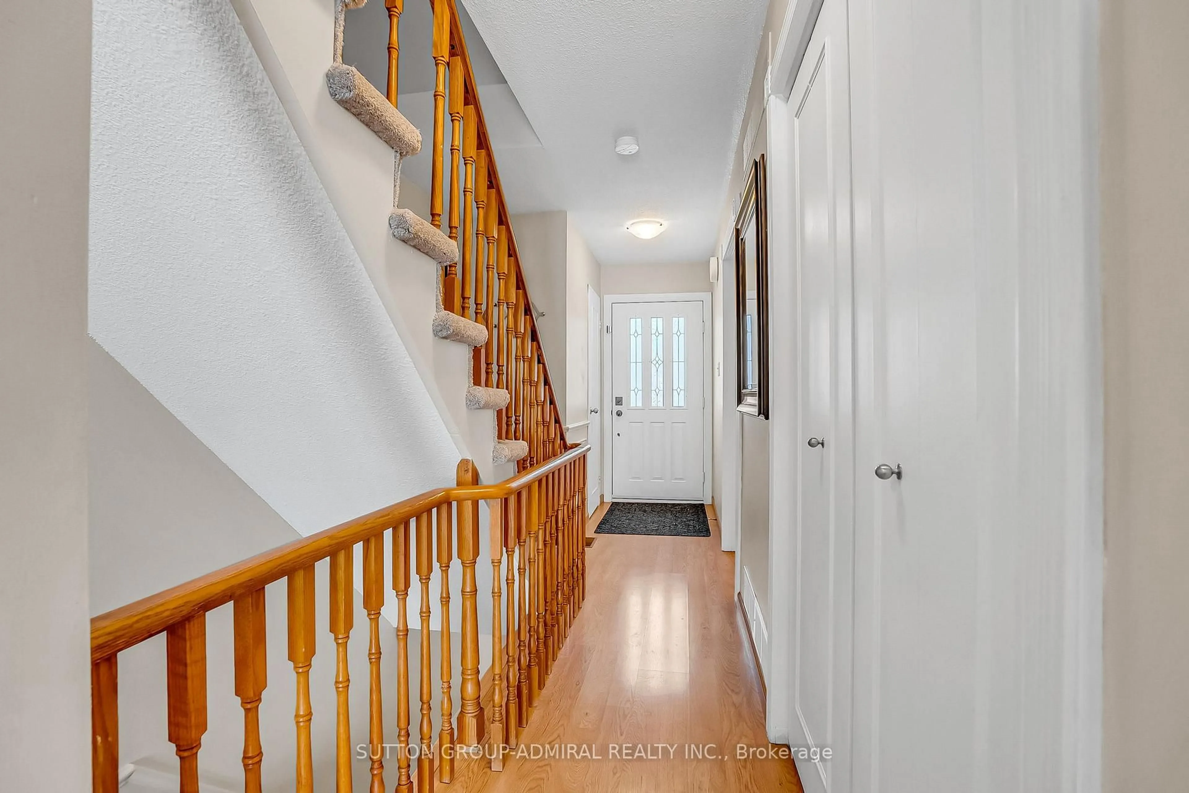 Indoor entryway for 139 Tamarack Dr, Markham Ontario L3T 4X3