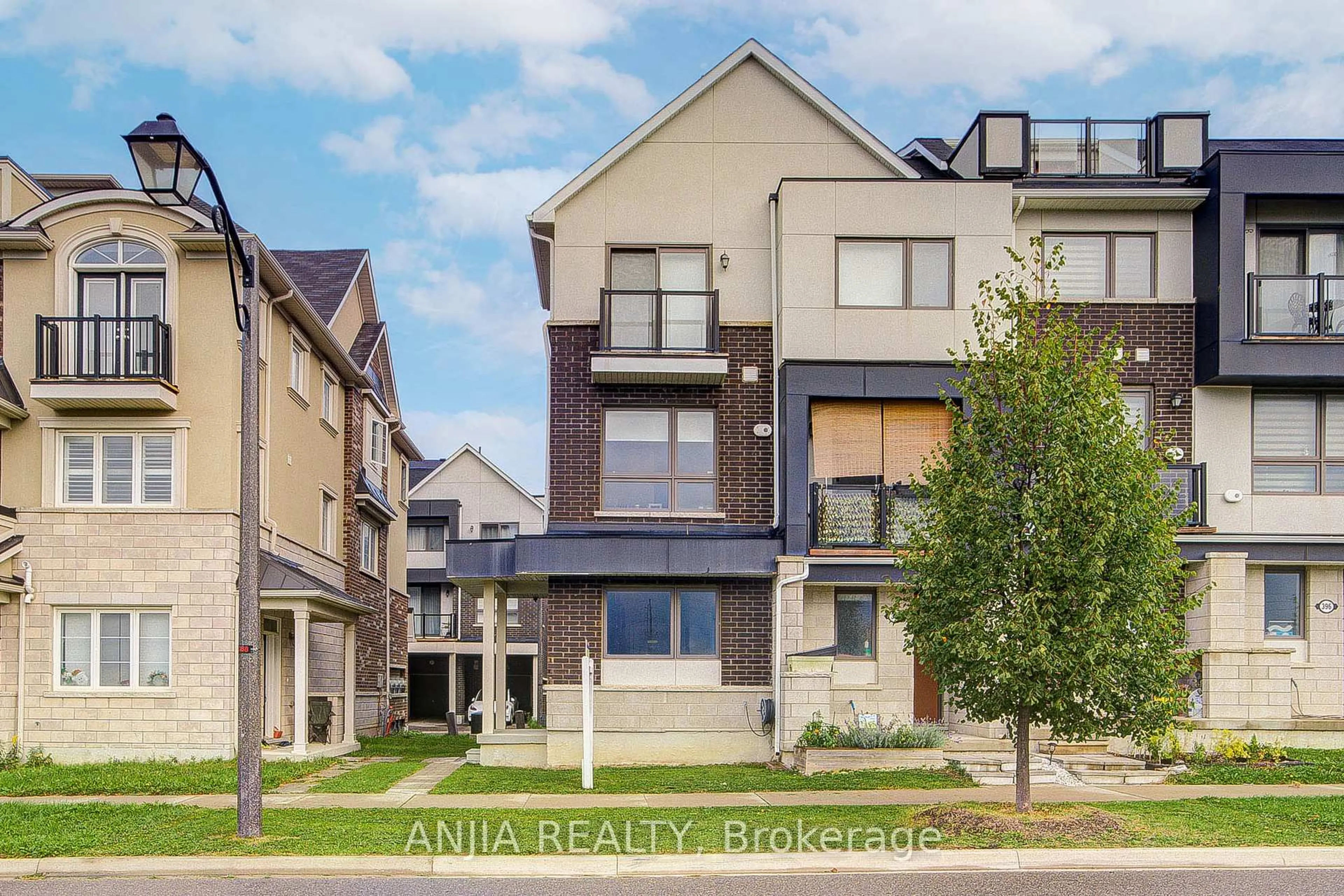 A pic from outside/outdoor area/front of a property/back of a property/a pic from drone, street for 390 Arthur Bonner Ave, Markham Ontario L6B 1N1