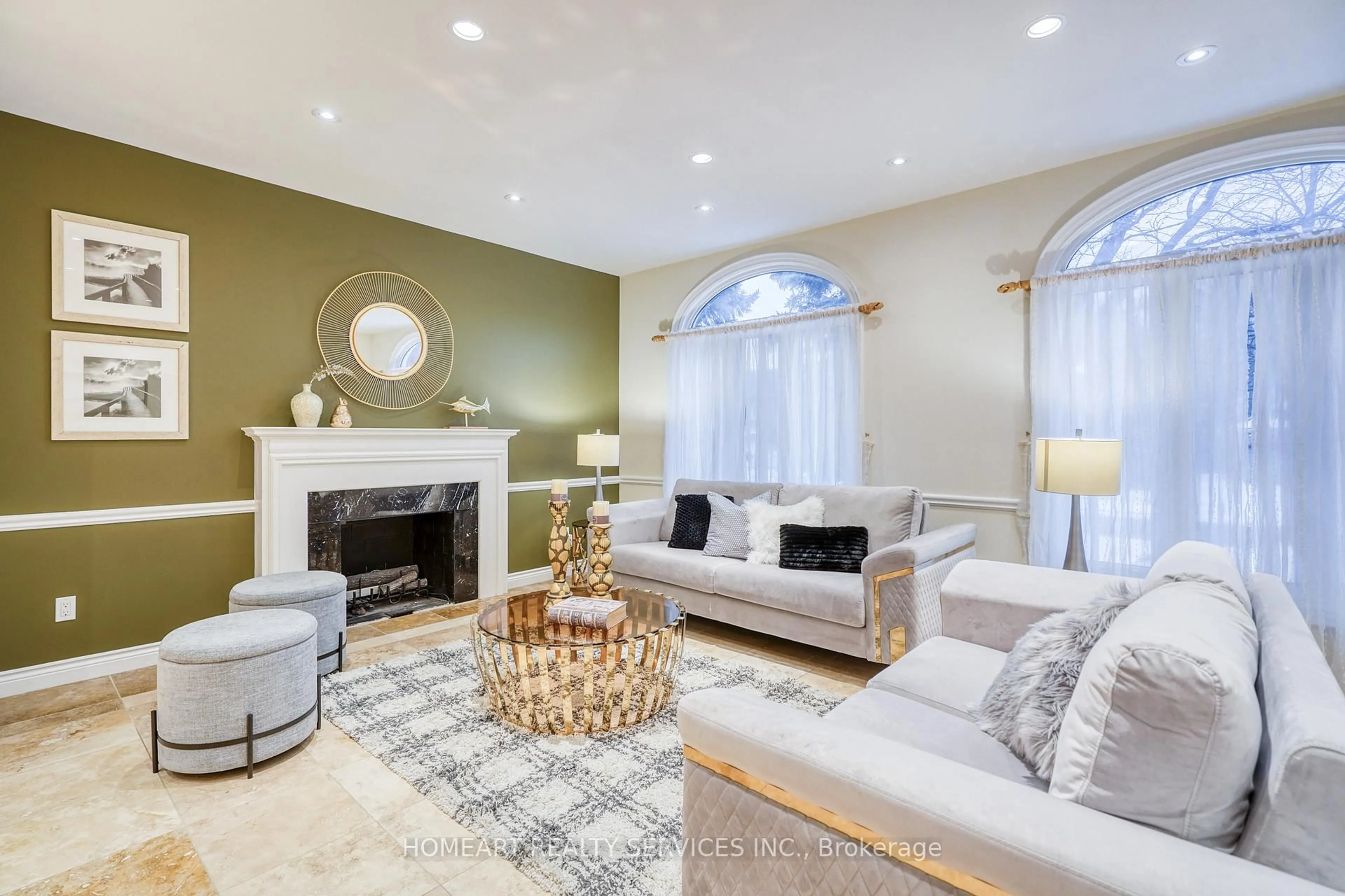 Living room with furniture, unknown for 69 Ava Cres, Richmond Hill Ontario L4B 2X5