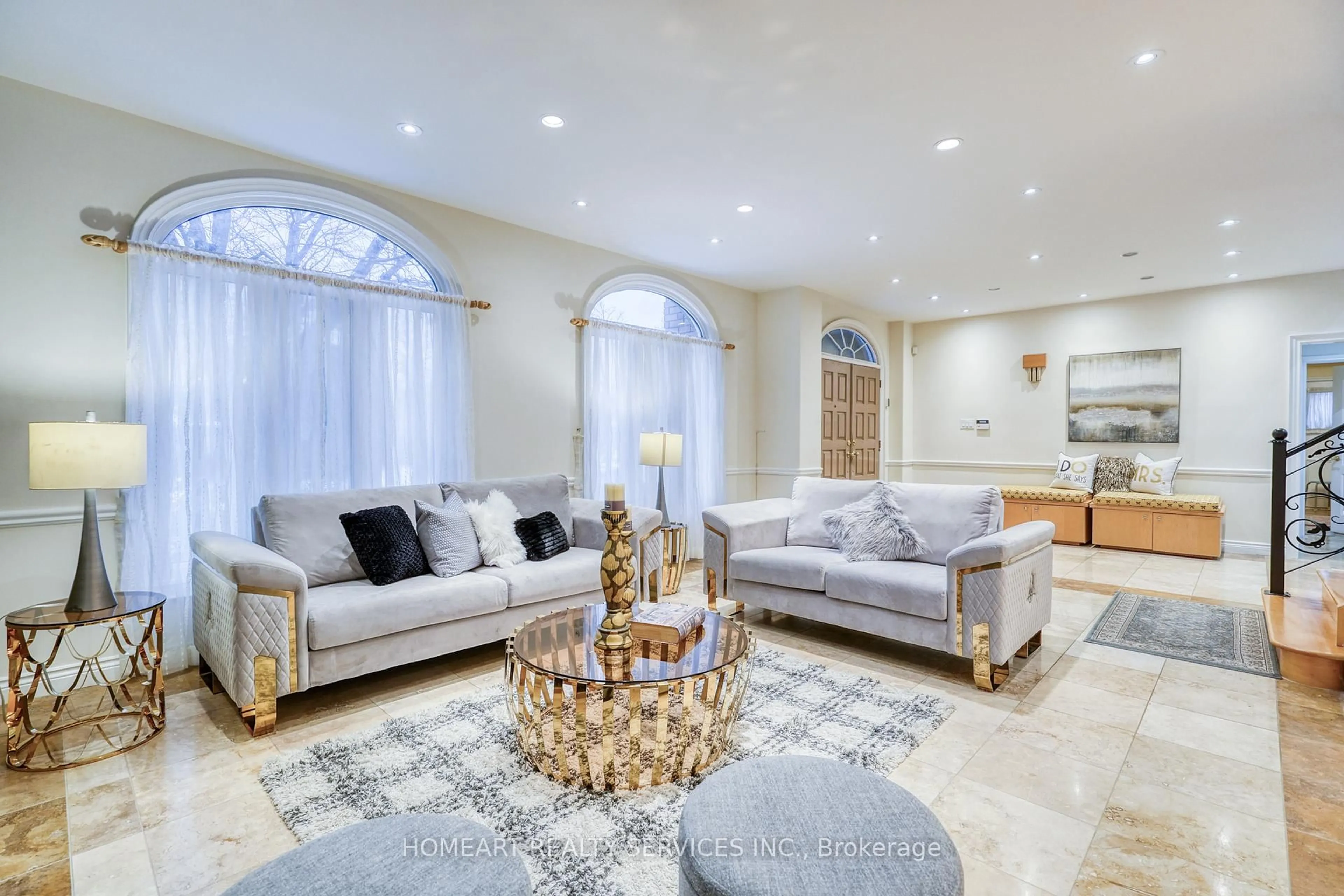 Living room with furniture, unknown for 69 Ava Cres, Richmond Hill Ontario L4B 2X5