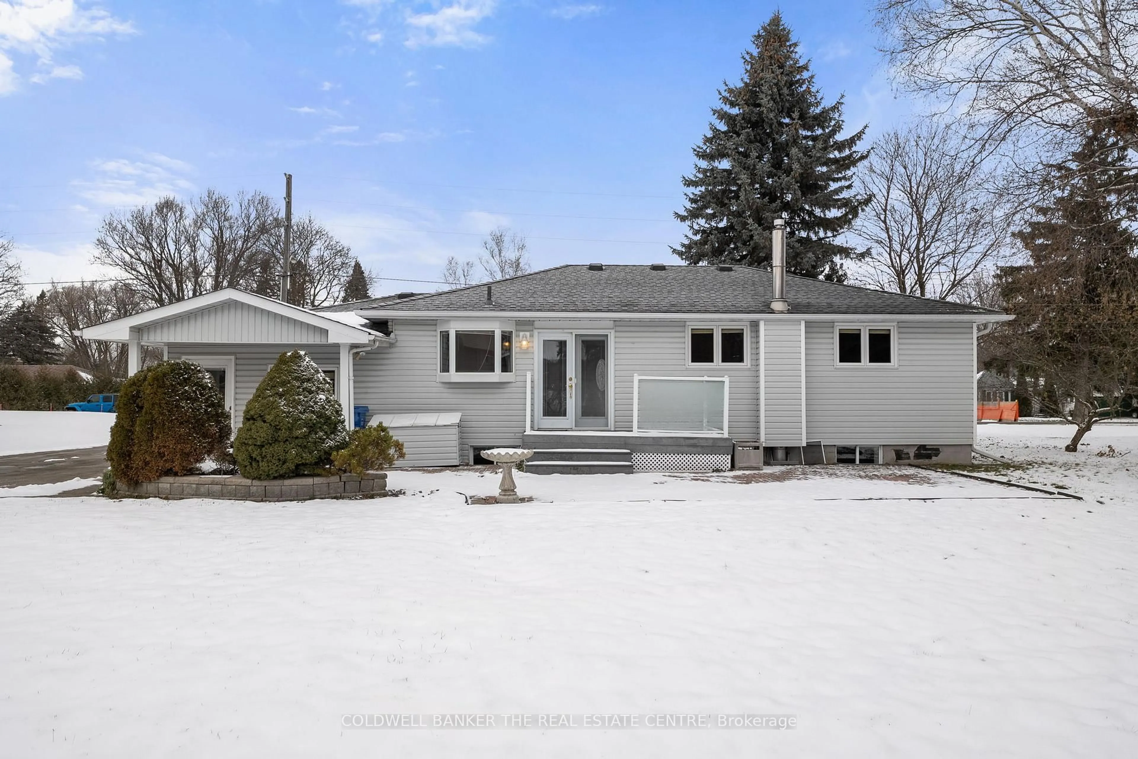 Home with vinyl exterior material, street for 19 Farr Ave, East Gwillimbury Ontario L0G 1V0