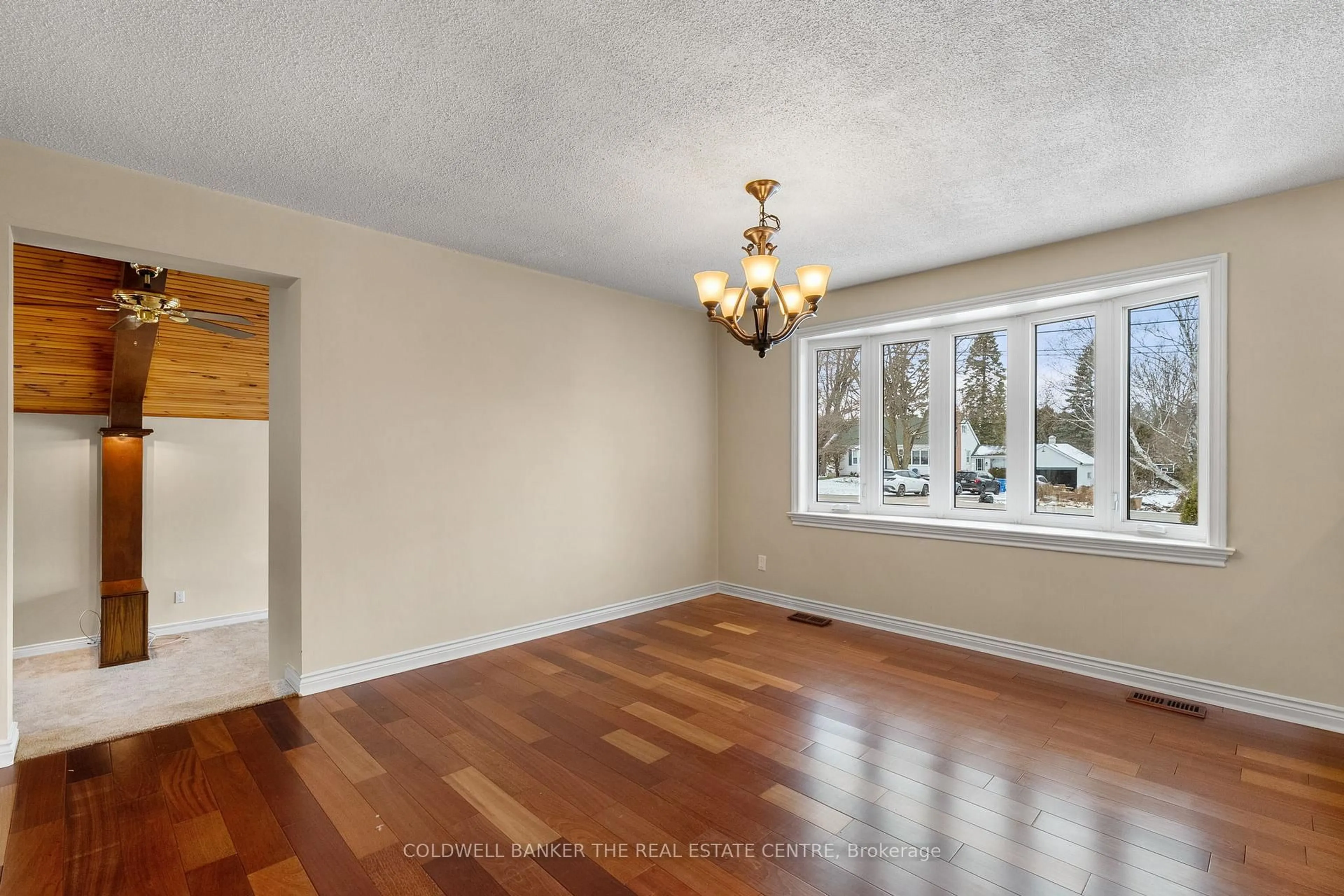 Unknown for 19 Farr Ave, East Gwillimbury Ontario L0G 1V0