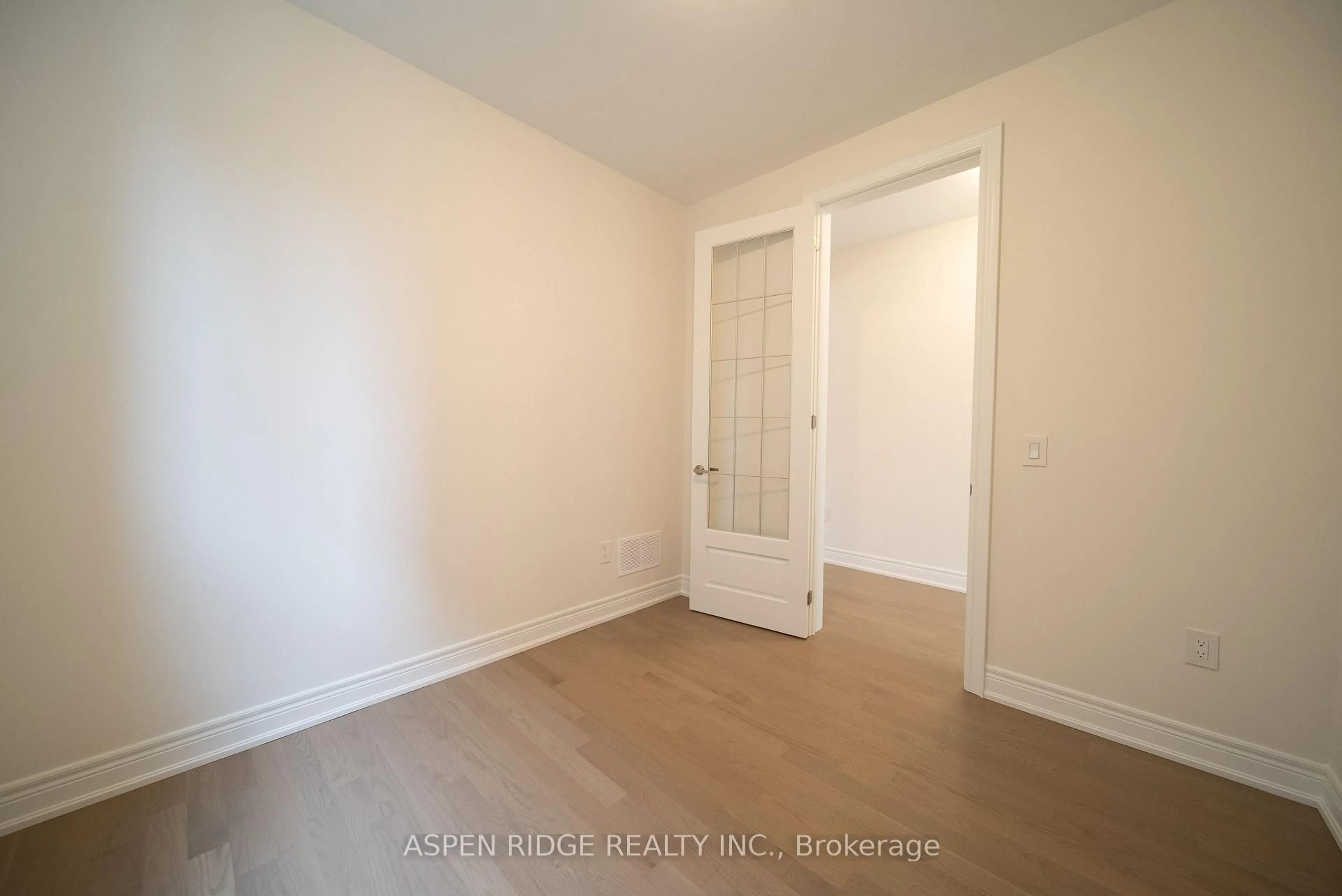 A pic of a room for 50 Wraggs Rd, Bradford West Gwillimbury Ontario L3Z 4N1