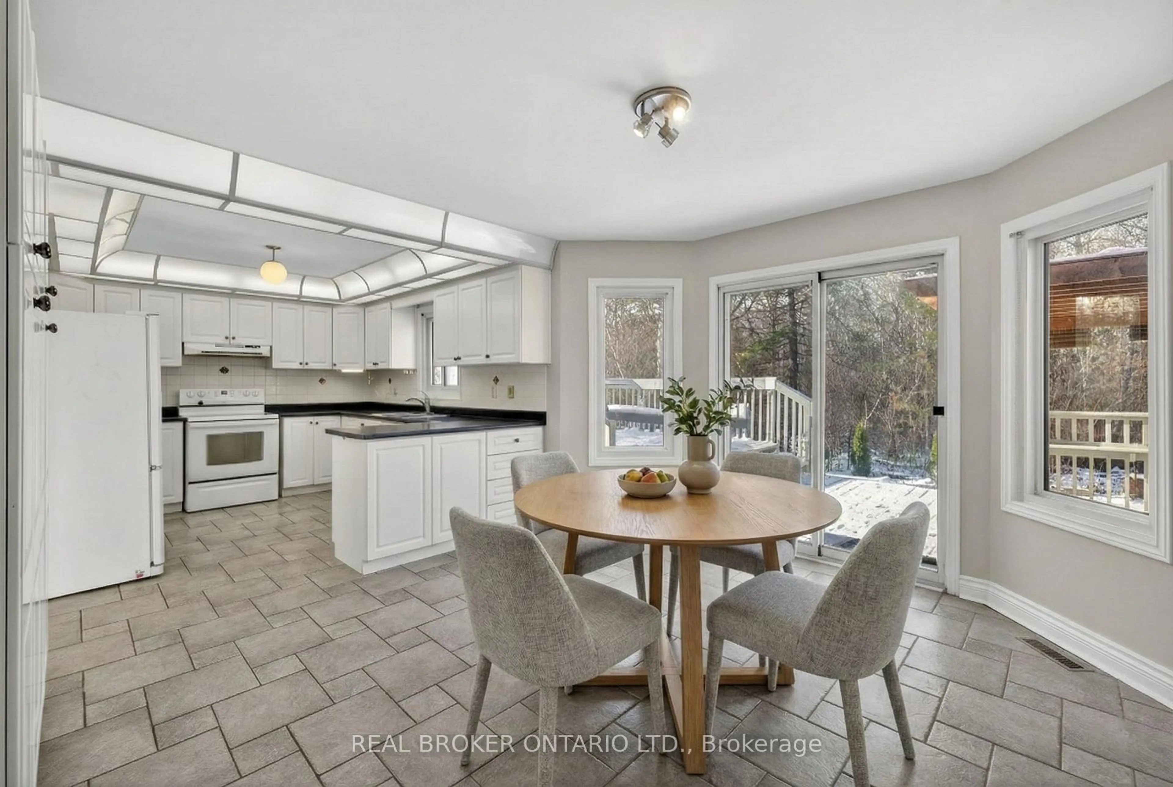 Open concept kitchen, ceramic/tile floor for 28 Blyth St, Richmond Hill Ontario L4E 2Y1