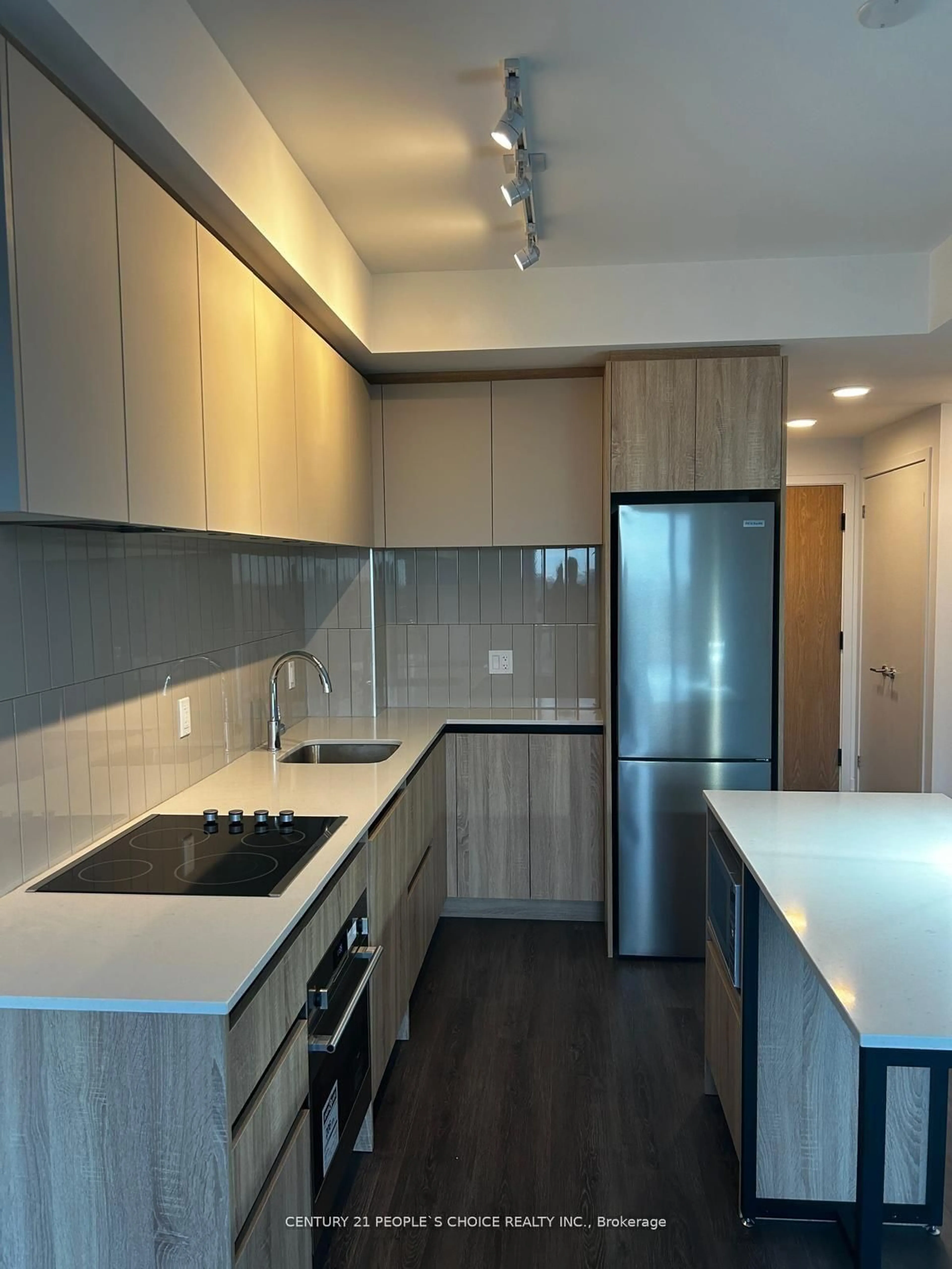 Standard kitchen, wood/laminate floor for 7950 Bathurst St #1807, Vaughan Ontario L4J 0L4