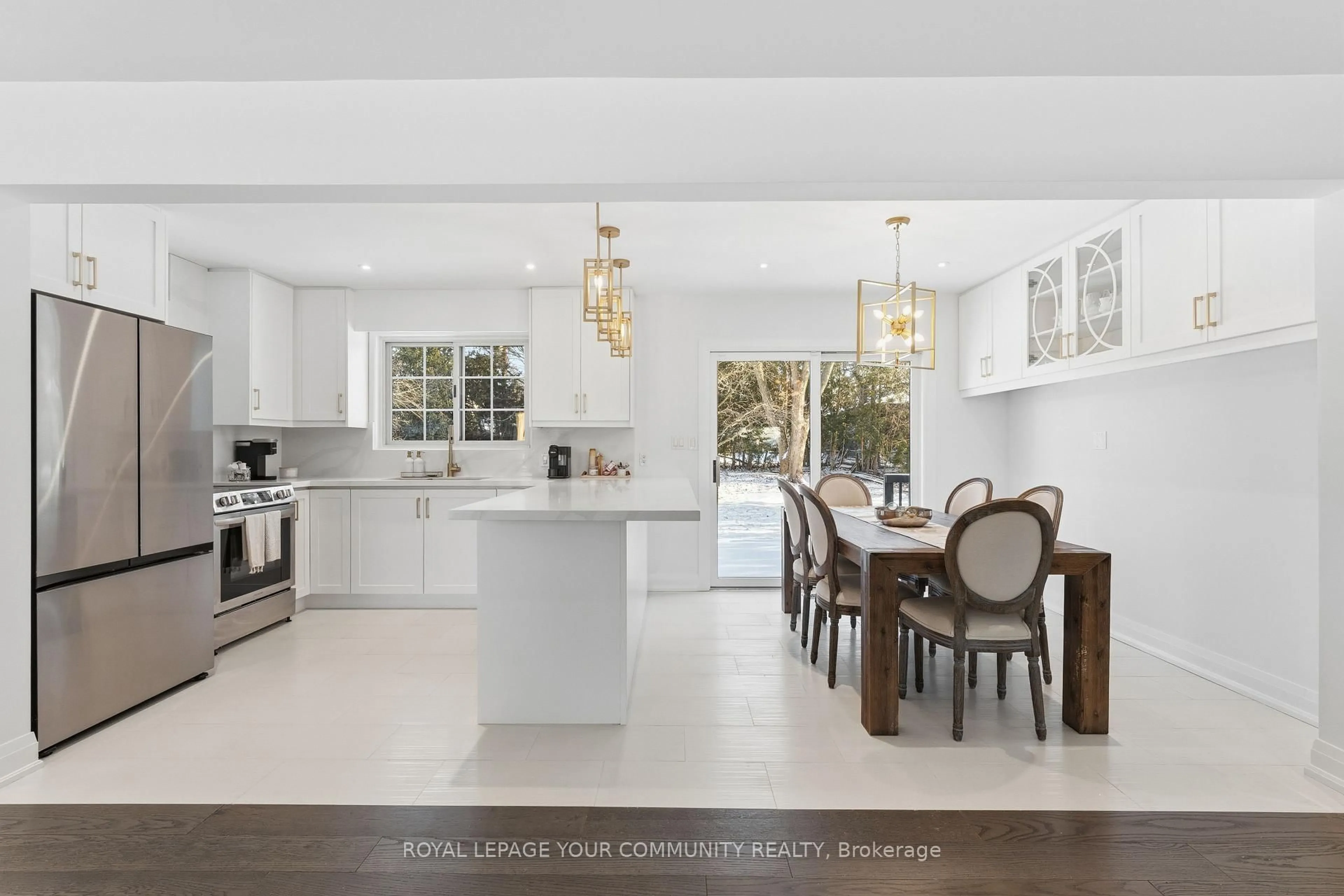 Open concept kitchen, ceramic/tile floor for 16025 Concession 7, King Ontario L6A 5B9