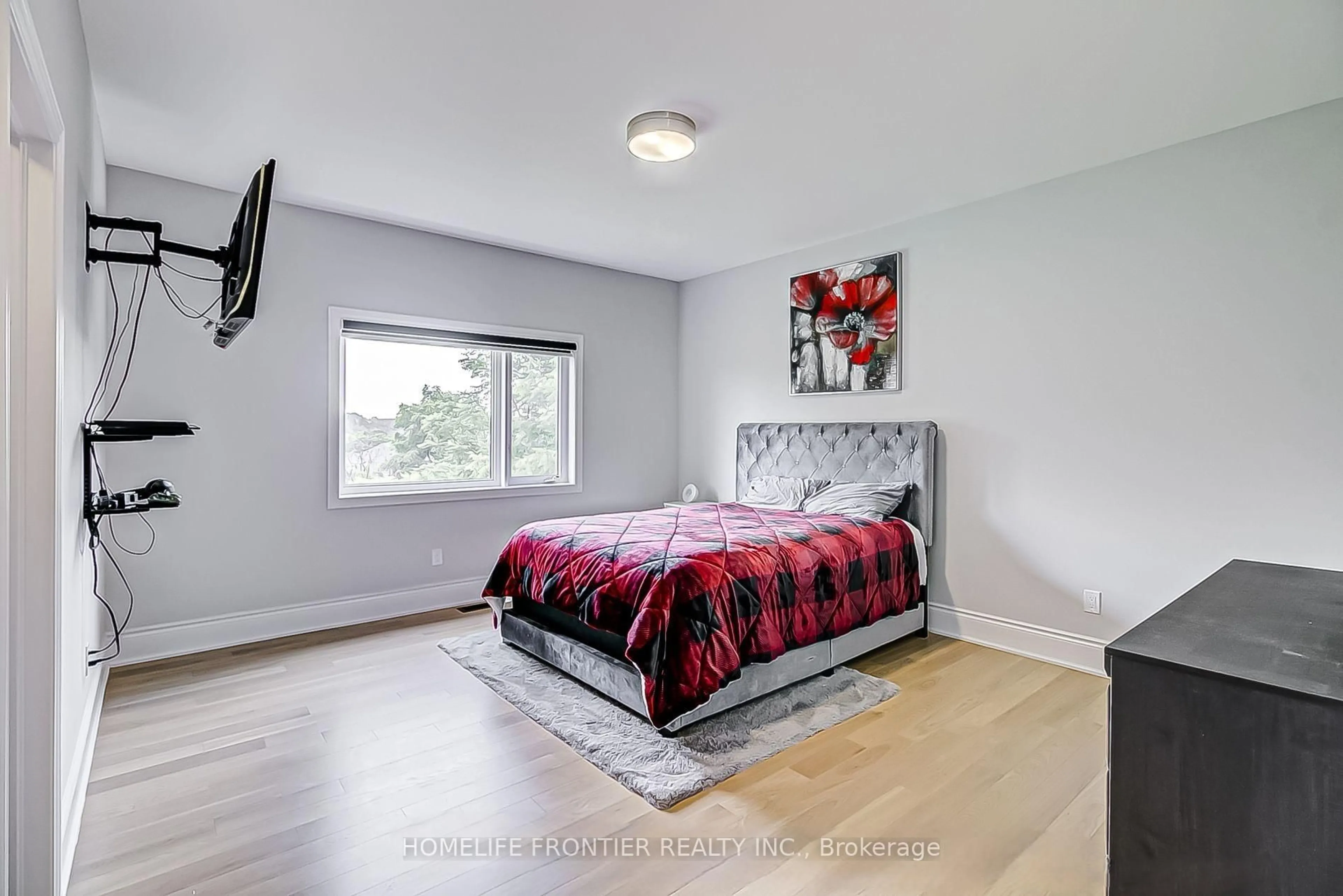 Bedroom with bed, wood/laminate floor for 37 Woodhaven Ave, Aurora Ontario L4G 3Y1