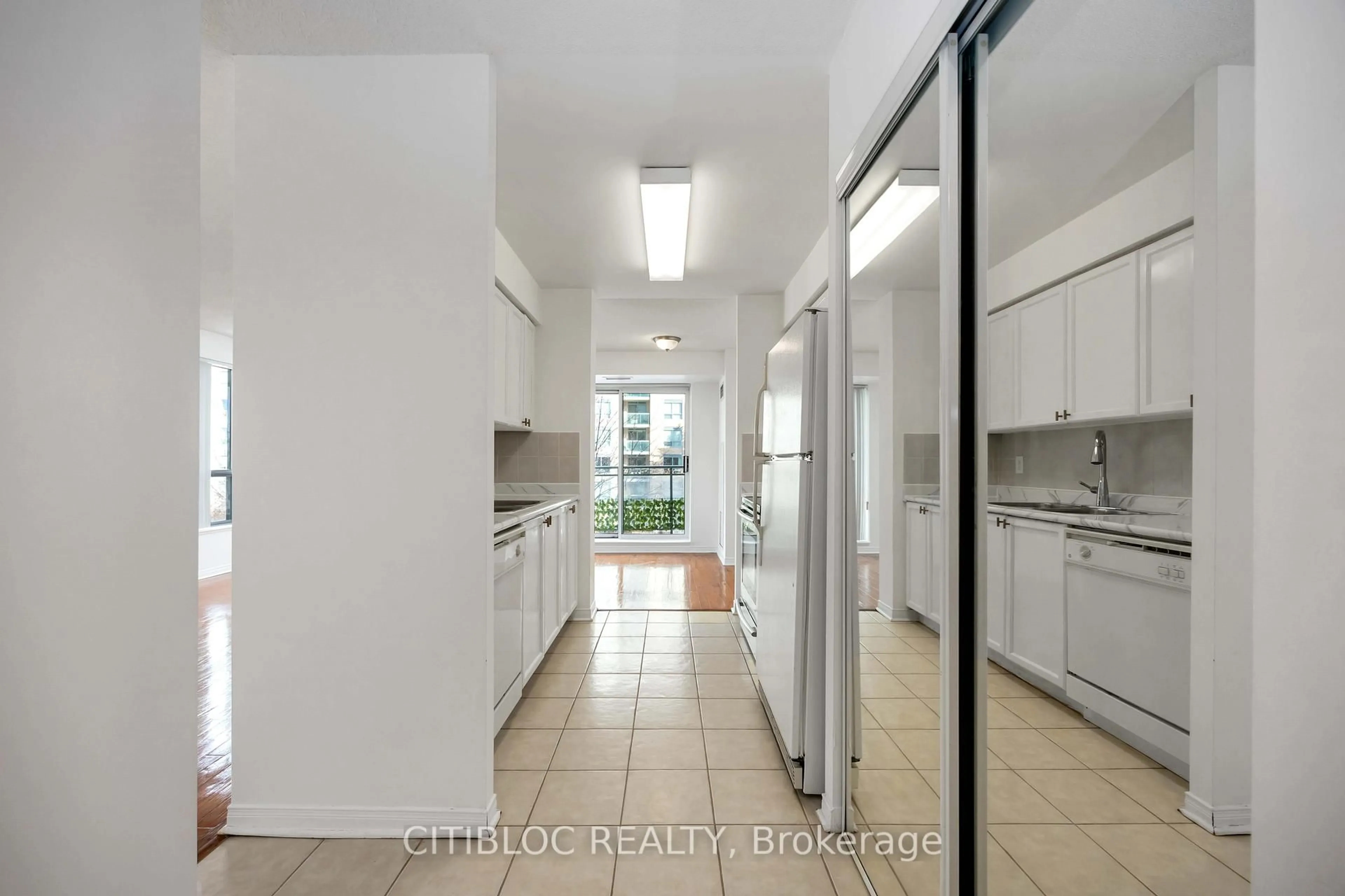 Unknown for 51 Baffin Crt #420, Richmond Hill Ontario L4B 4P6