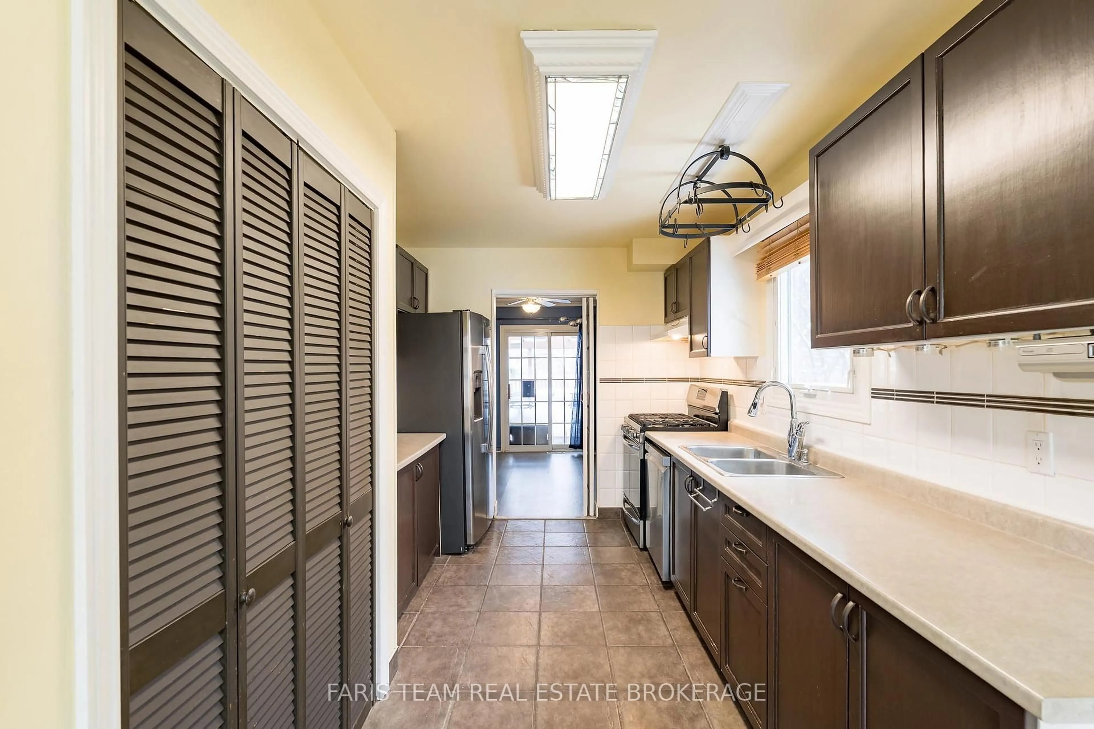 Unknown for 2501 Lloyd St, Innisfil Ontario L9S 2H1