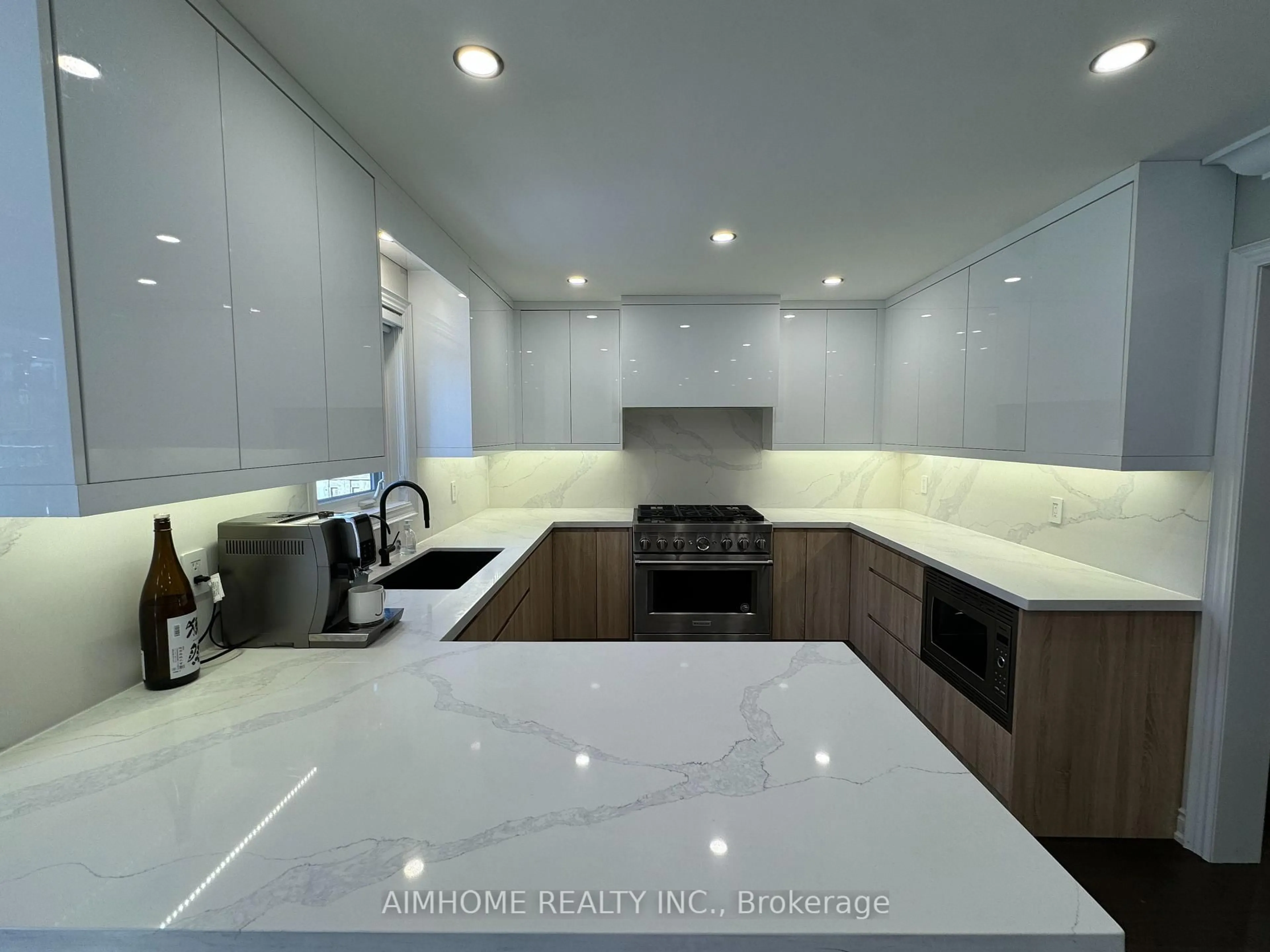 Contemporary kitchen, ceramic/tile floor for 71 Hyde Park Dr, Richmond Hill Ontario L4B 1X2