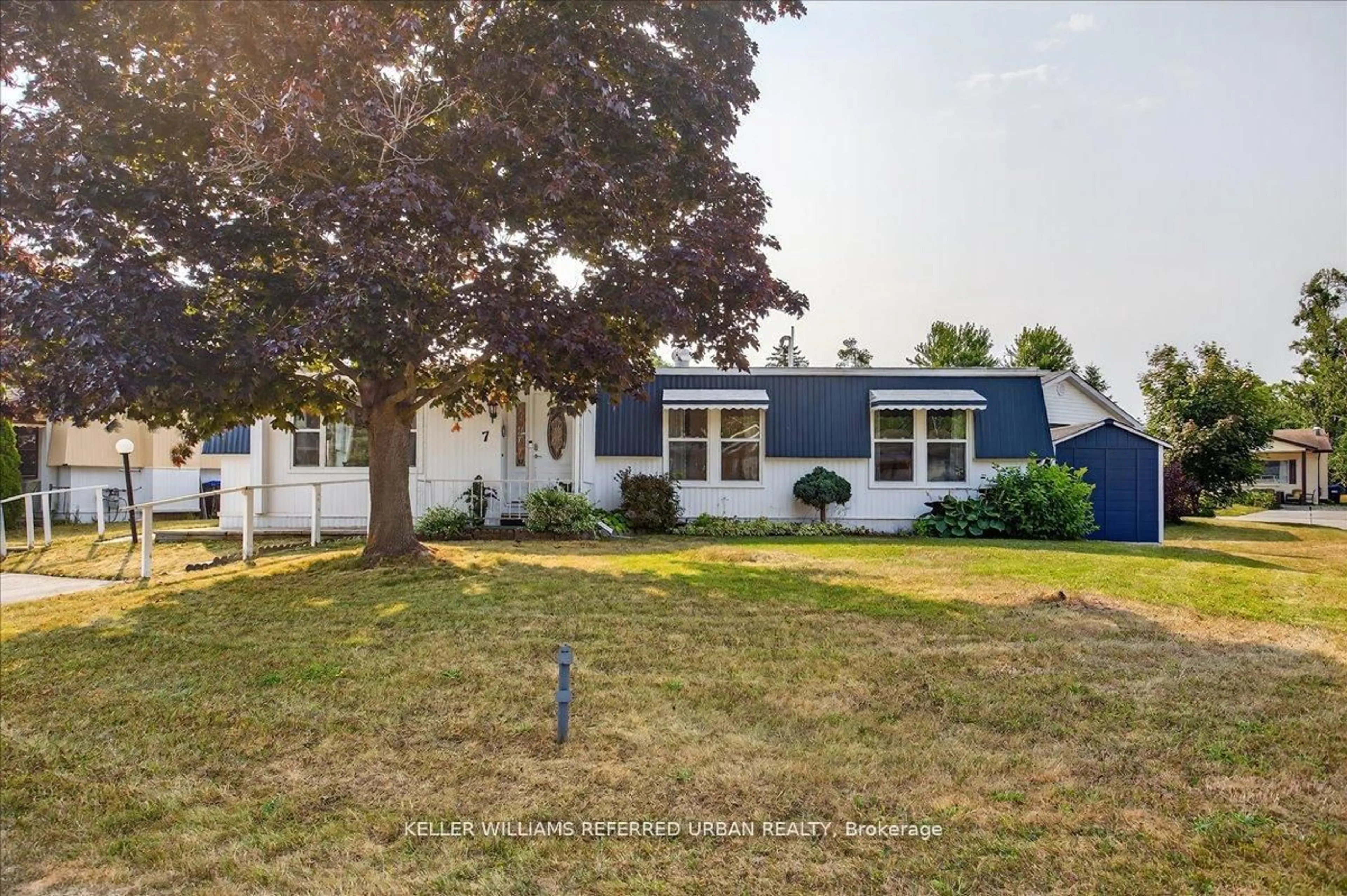 Home with vinyl exterior material, street for 7 Sunset Dr, Innisfil Ontario L9S 0R7