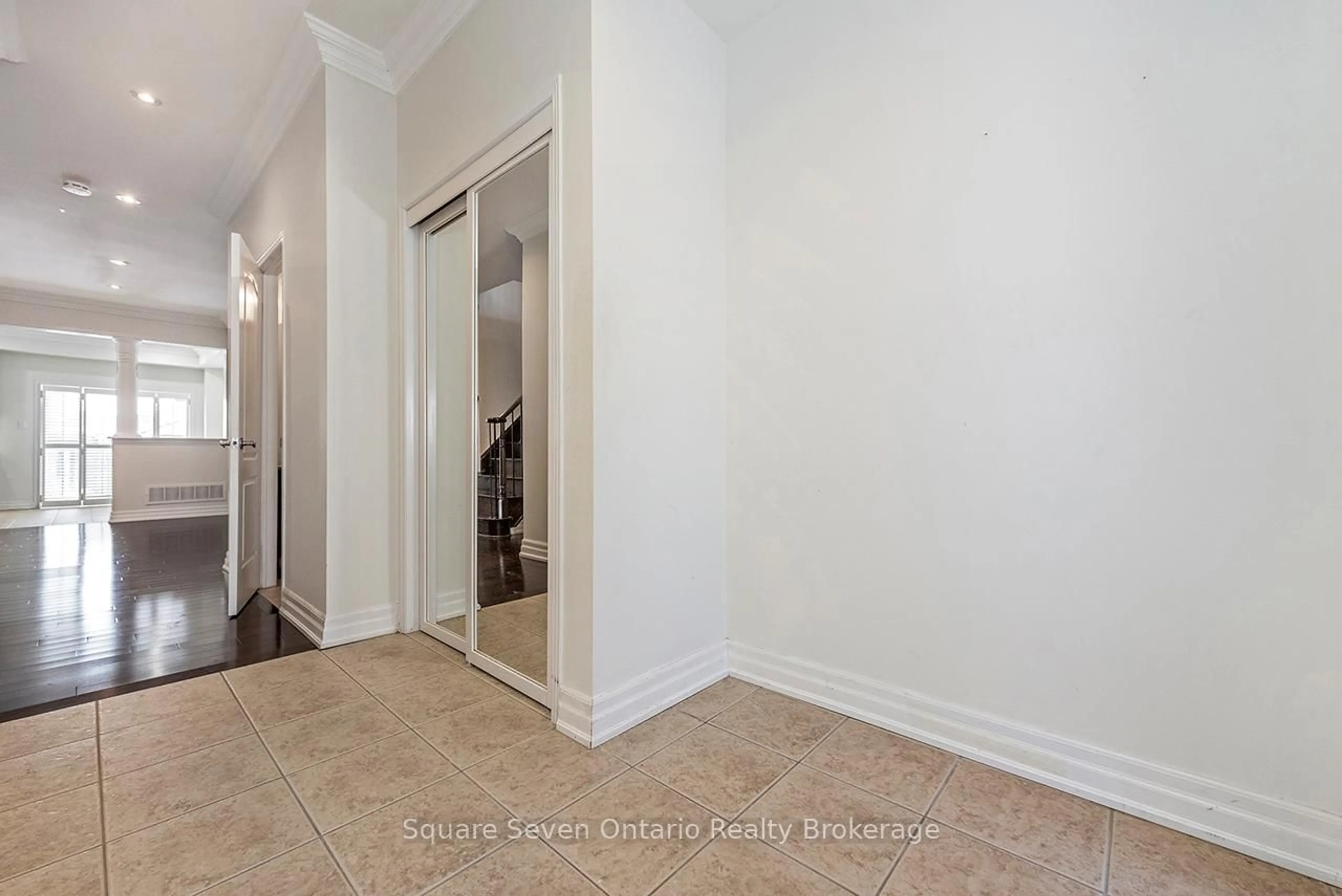 Indoor entryway for 391 Vellore Park Ave, Vaughan Ontario L4H 0E6